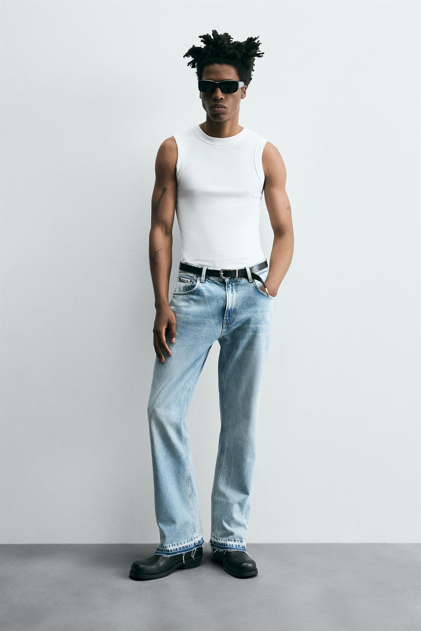FLARE FIT JEANS