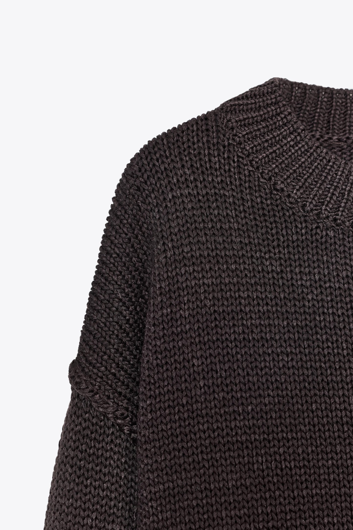 BASIC KNIT SWEATER