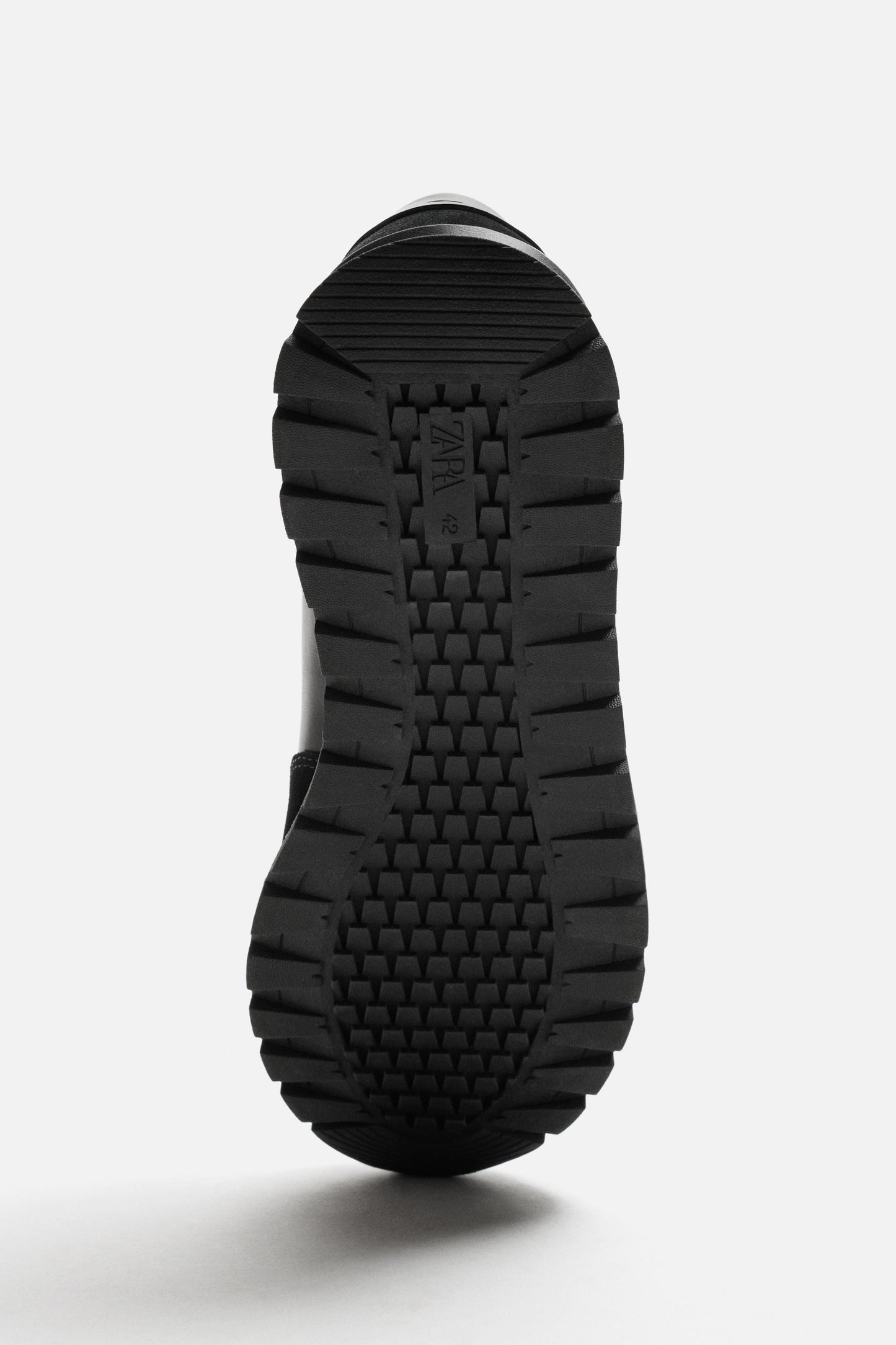 CASUAL SNEAKERS