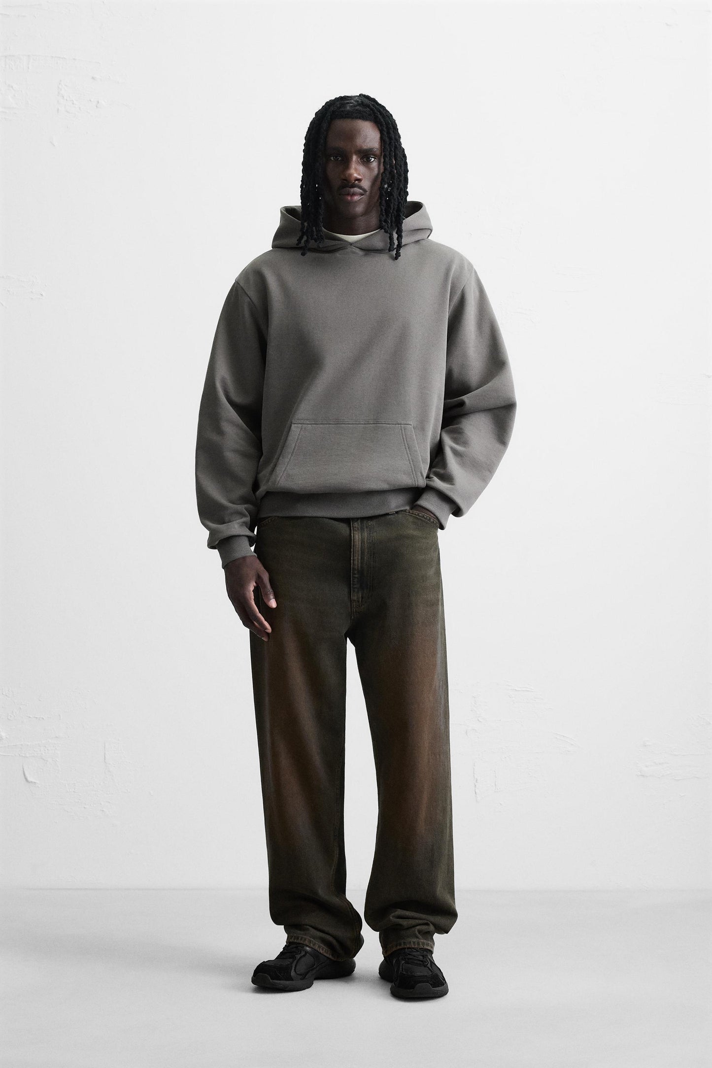 BASIC HOODIE SWEATSHIRT