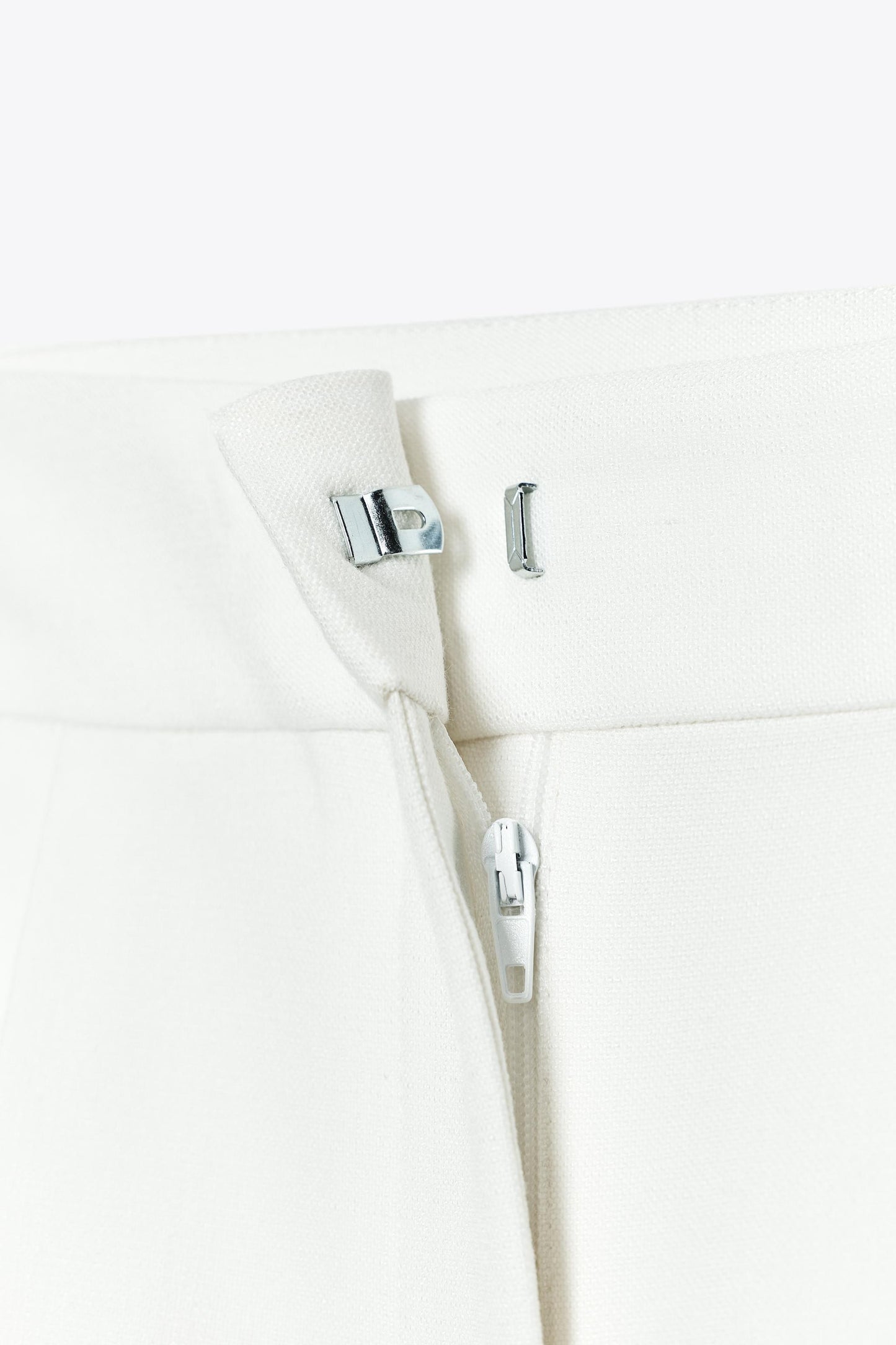 HIGH-WAISTED PLEATED SHORTS