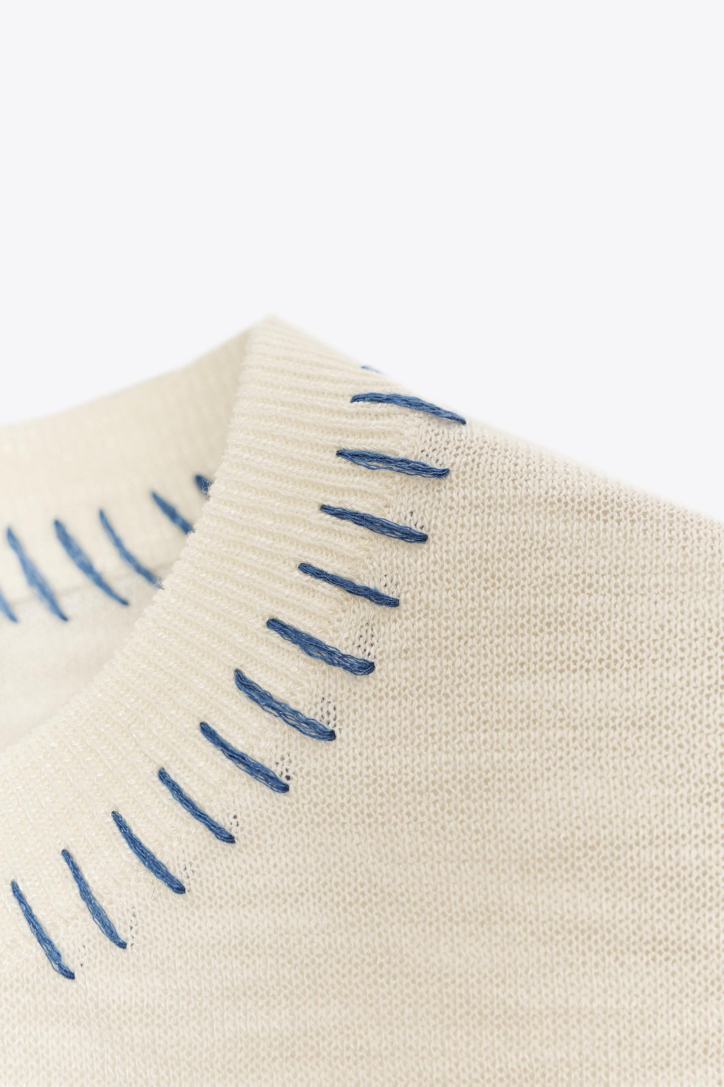 CONTRAST KNIT TOP