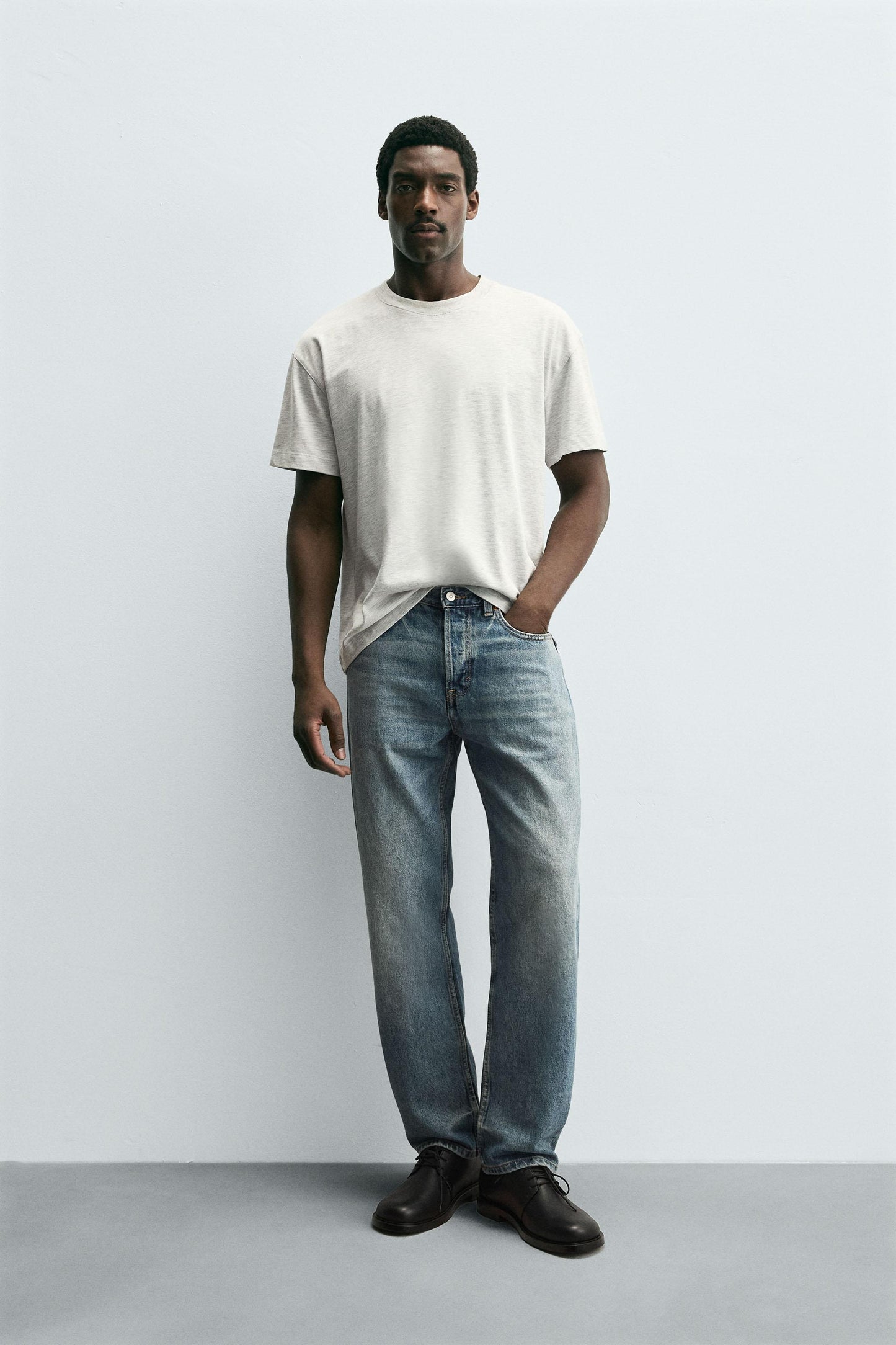 STRAIGHT FIT JEANS