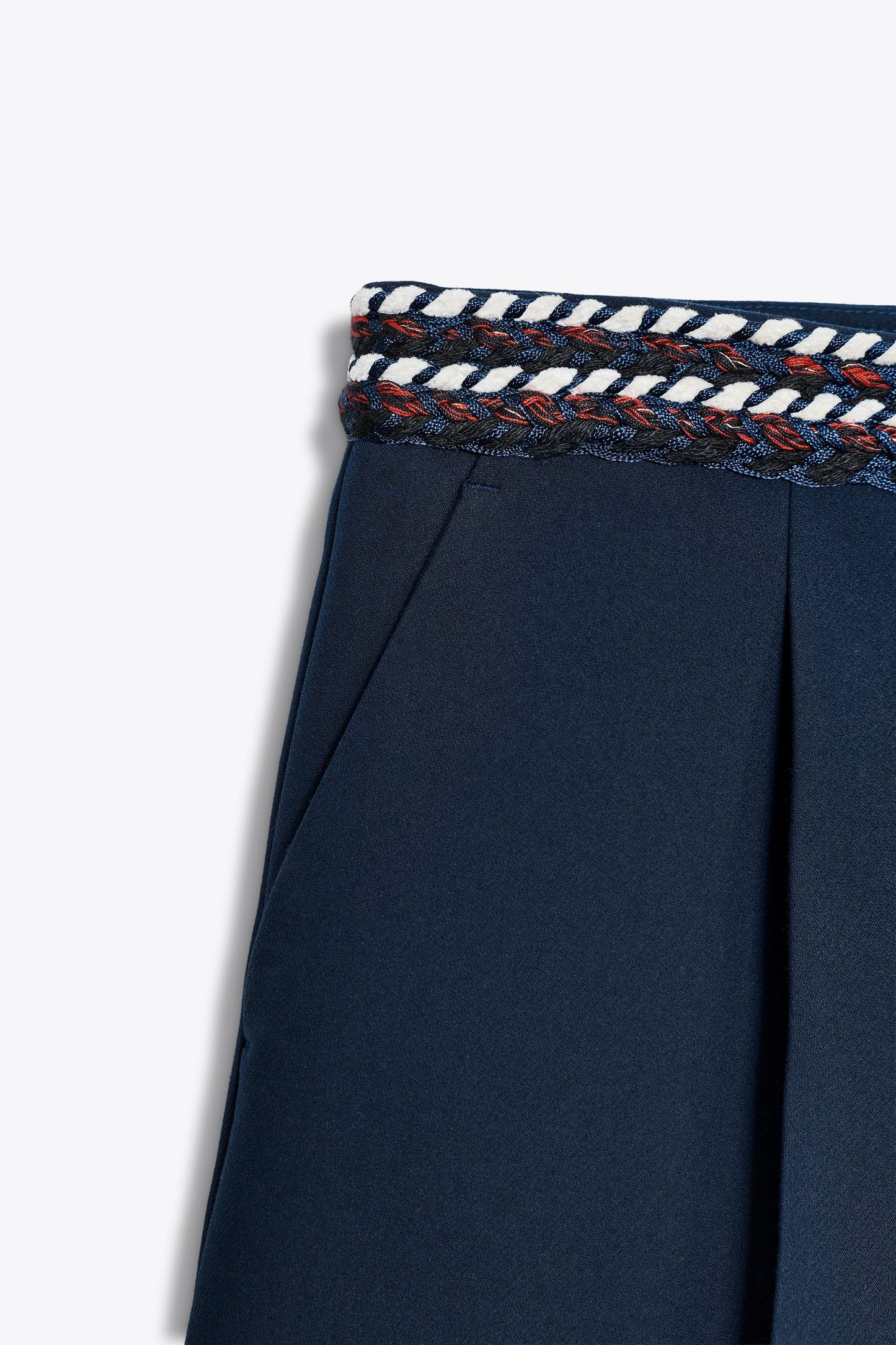 FANCY PIPED TRIM SHORTS