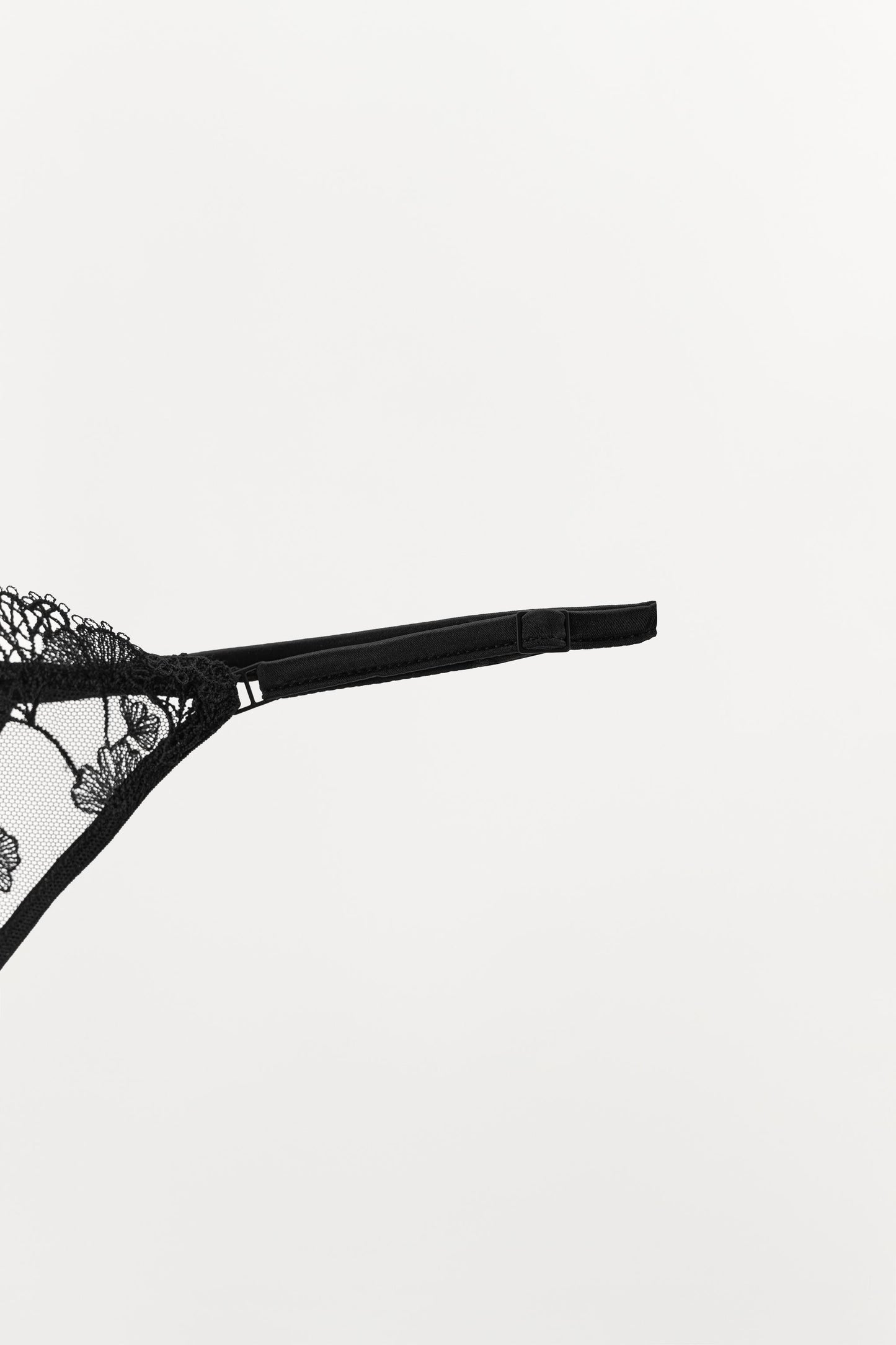 LACE THONG