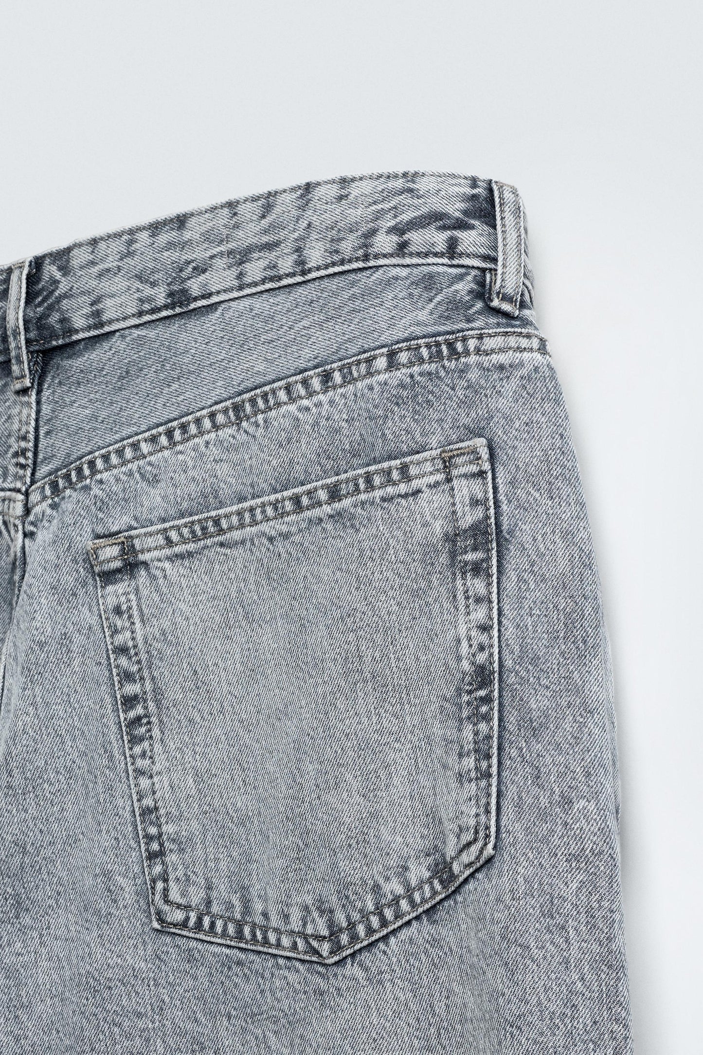 WIDE BAGGY FIT JEANS