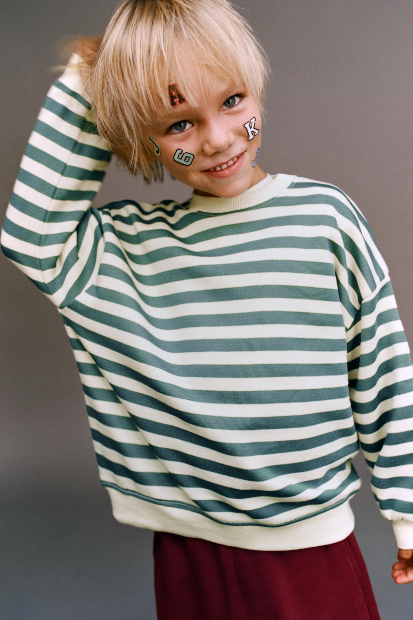 STRIPED SWEATSHIRT