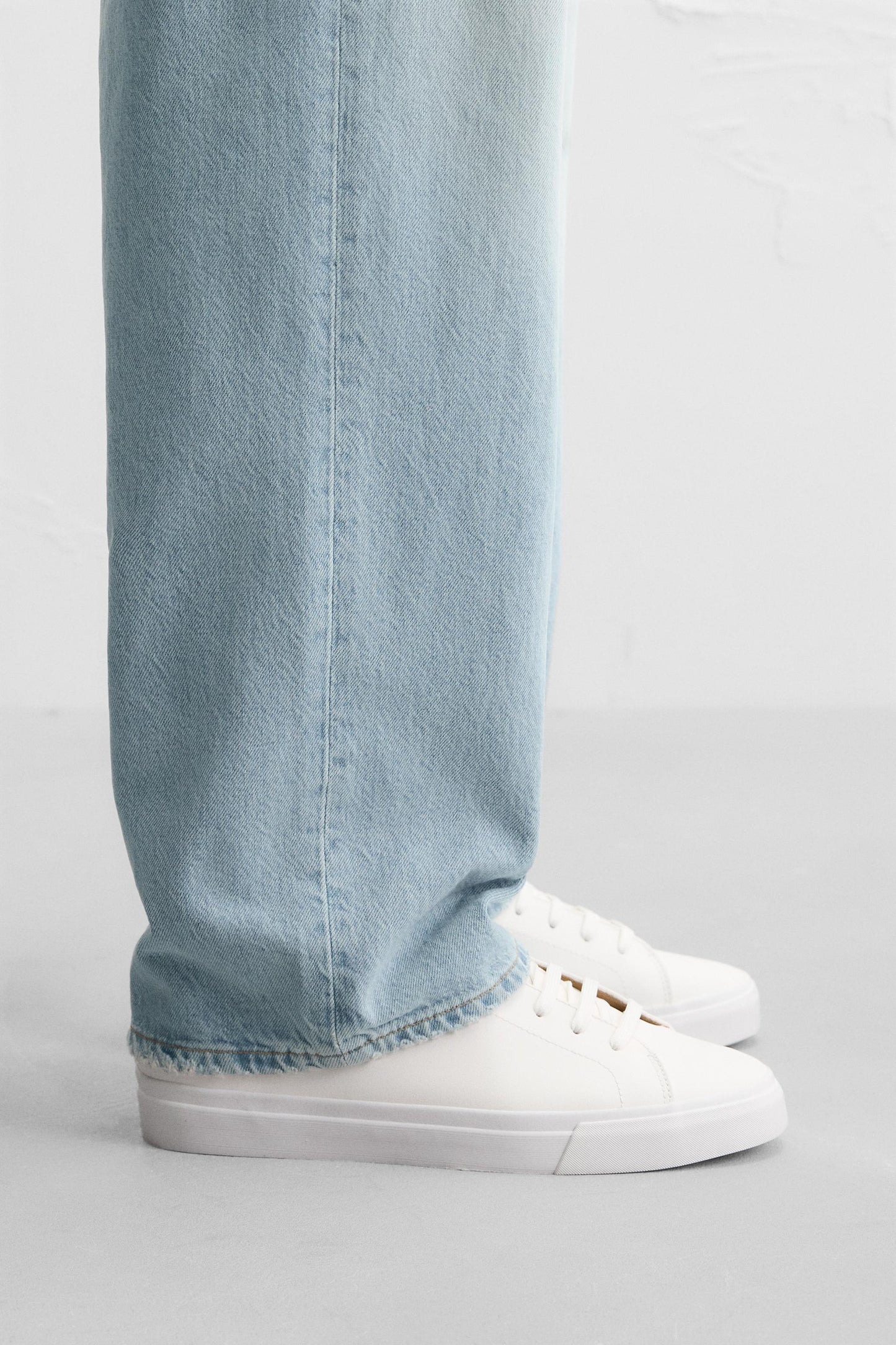 BASIC SNEAKERS