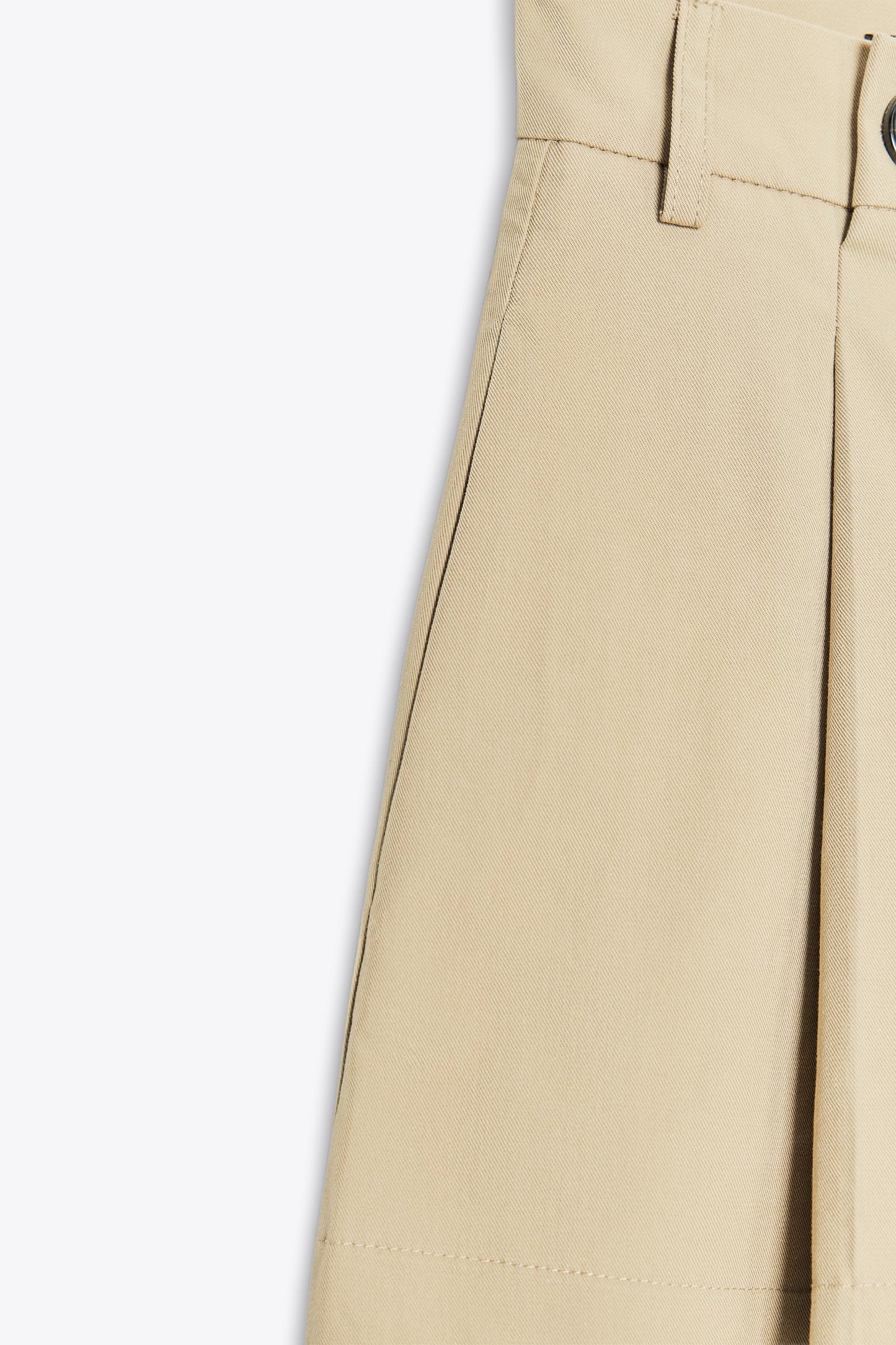 PLEATED SHORTS WITH BUTTONS
