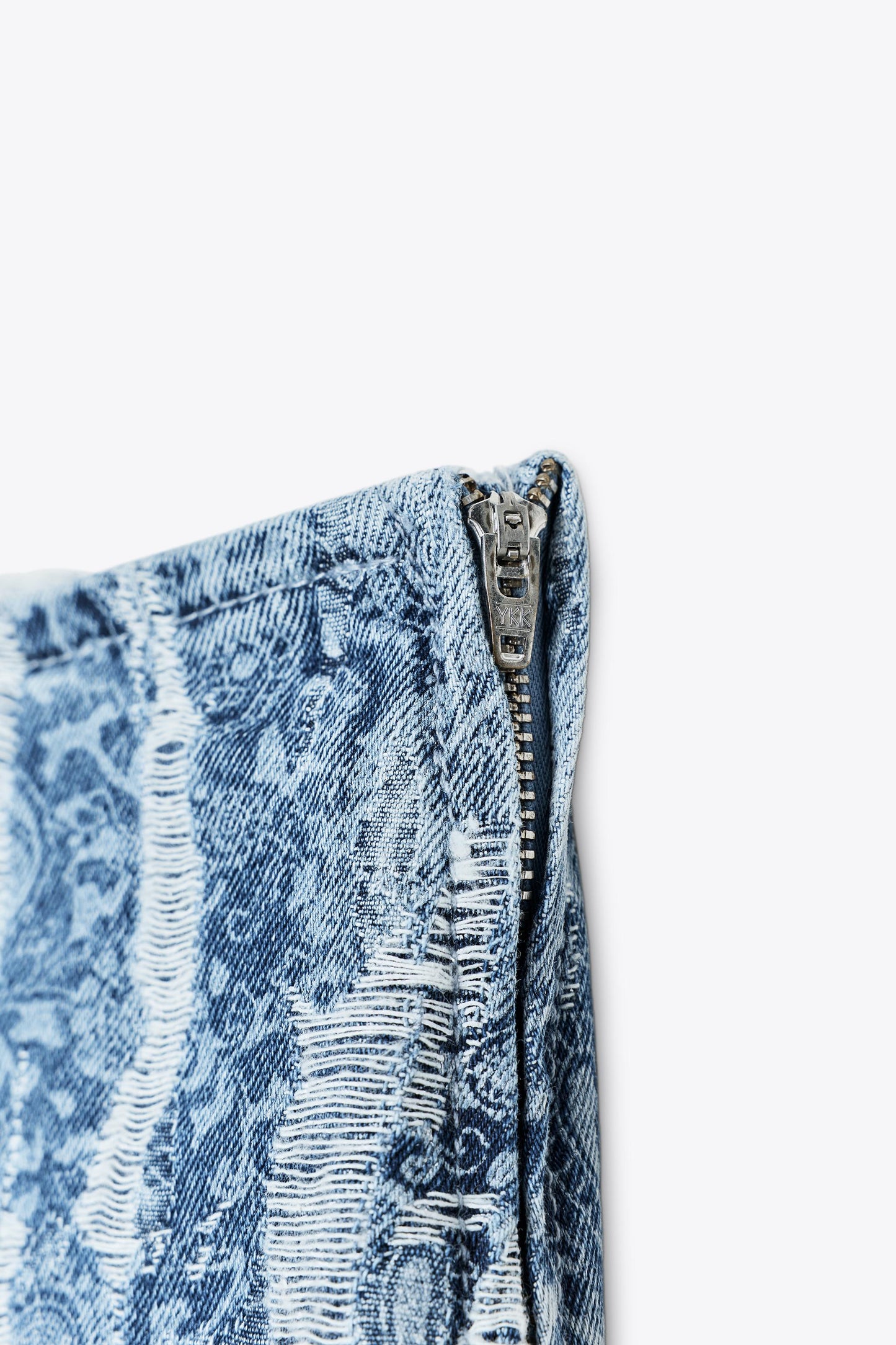 Z1975 DISTRESSED-EFFECT DENIM MINI SKIRT