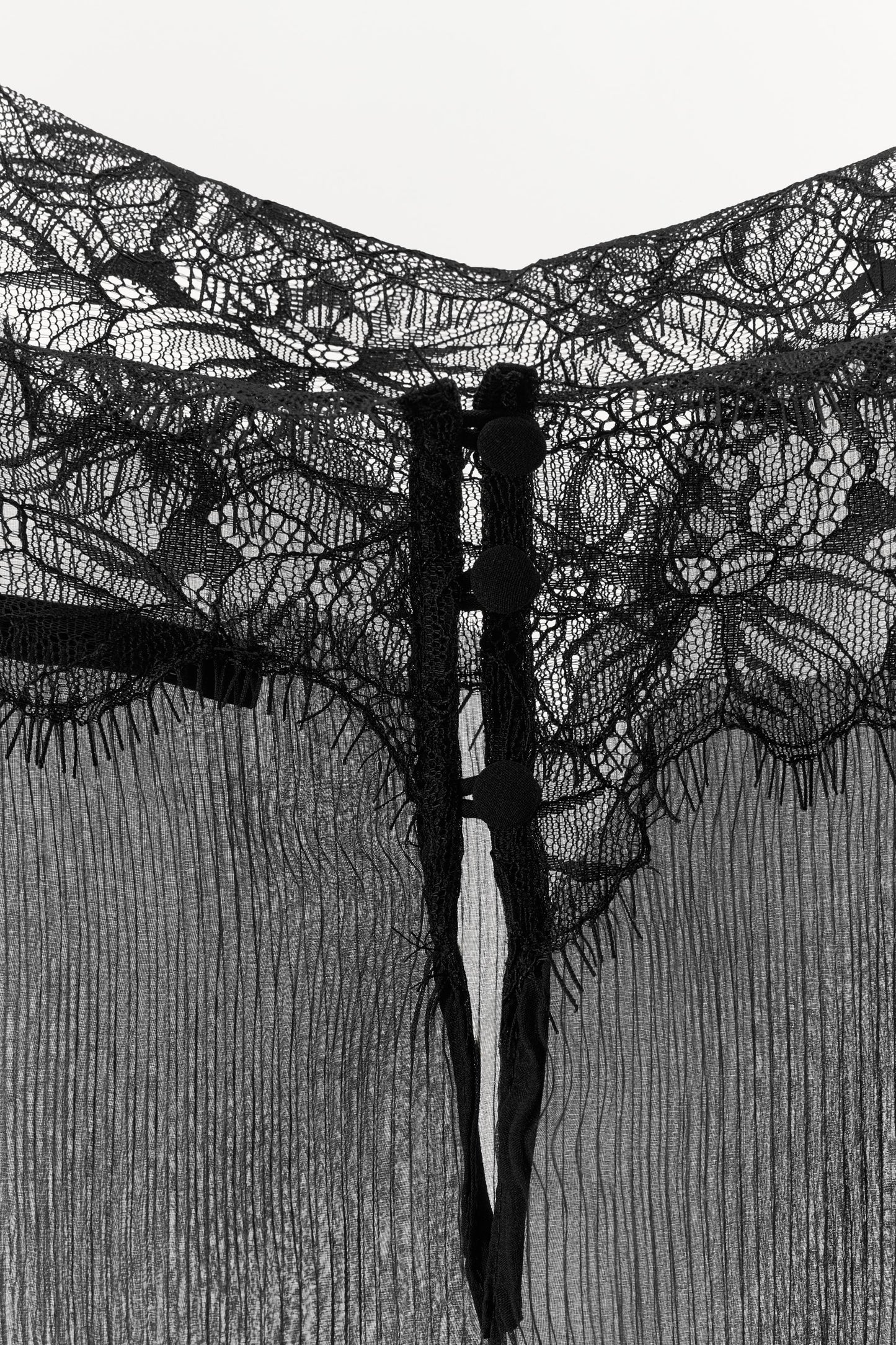 PLEATED LACE TOP