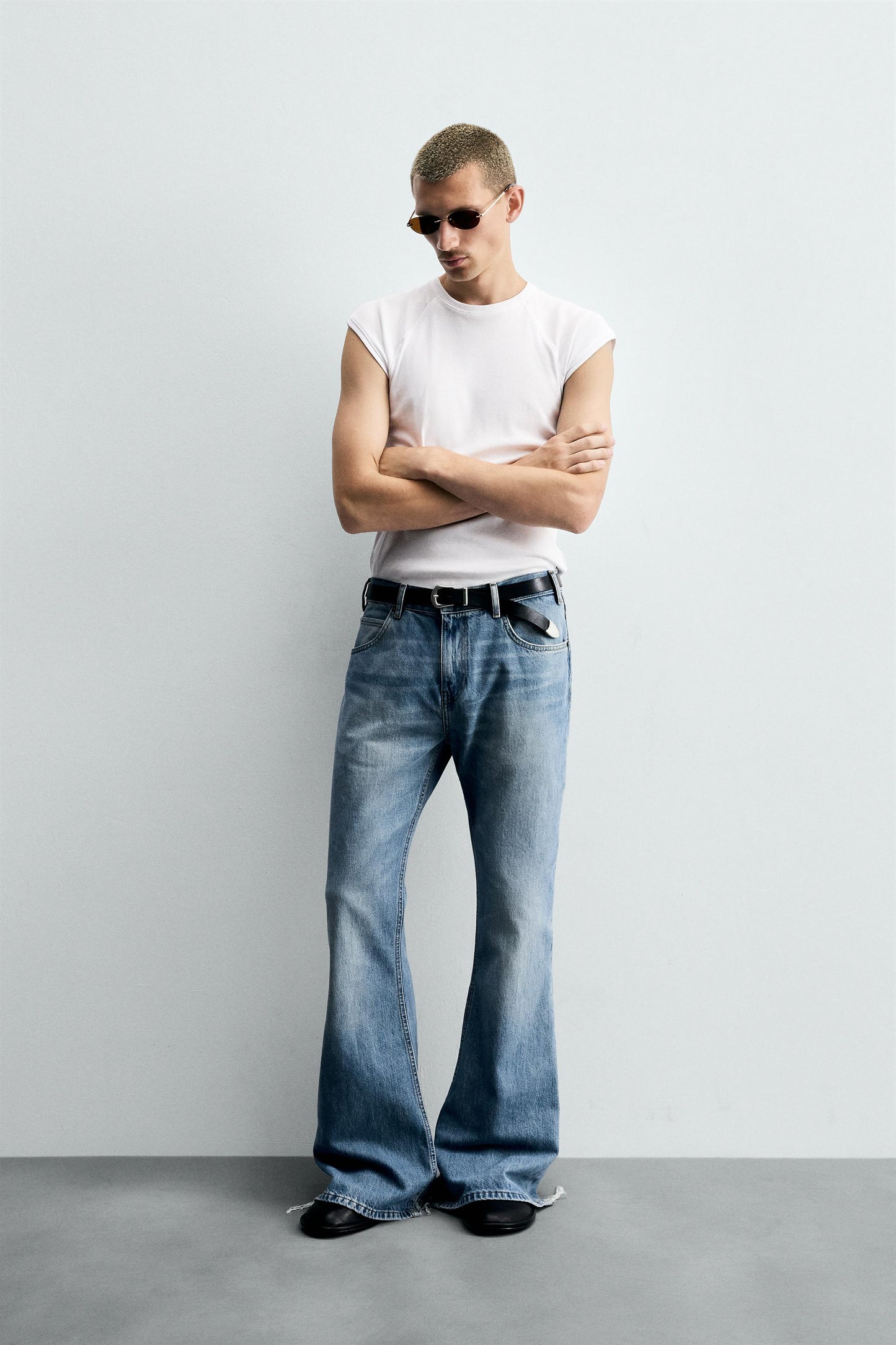 FLARE FIT JEANS