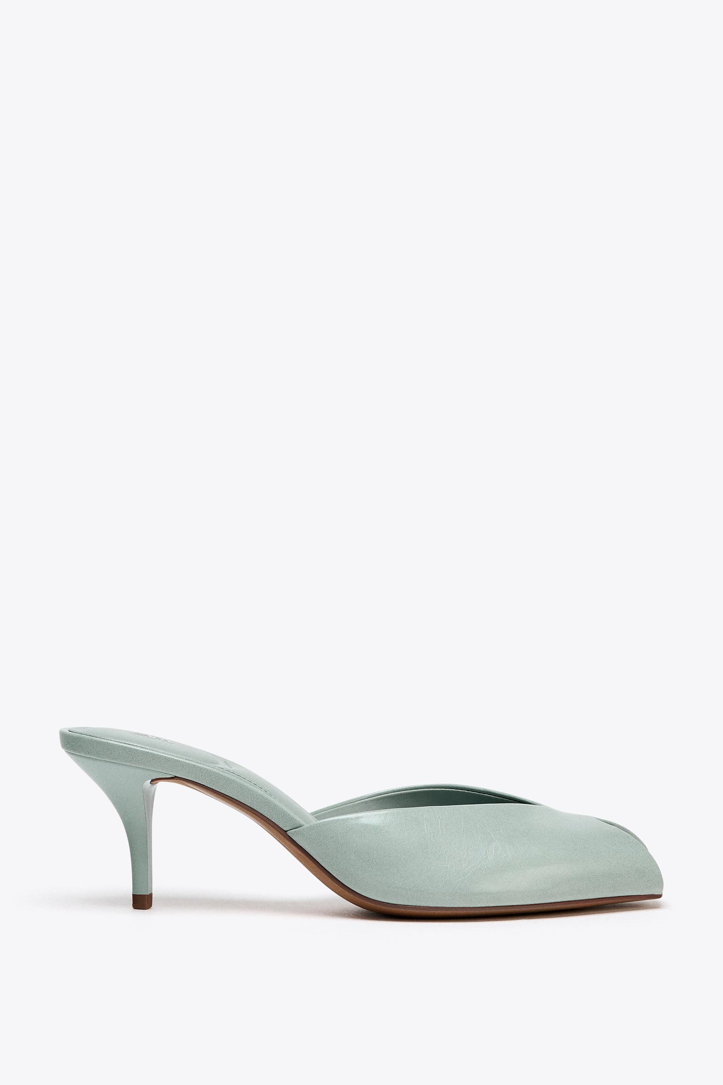 PATENT EFFECT SANDALS