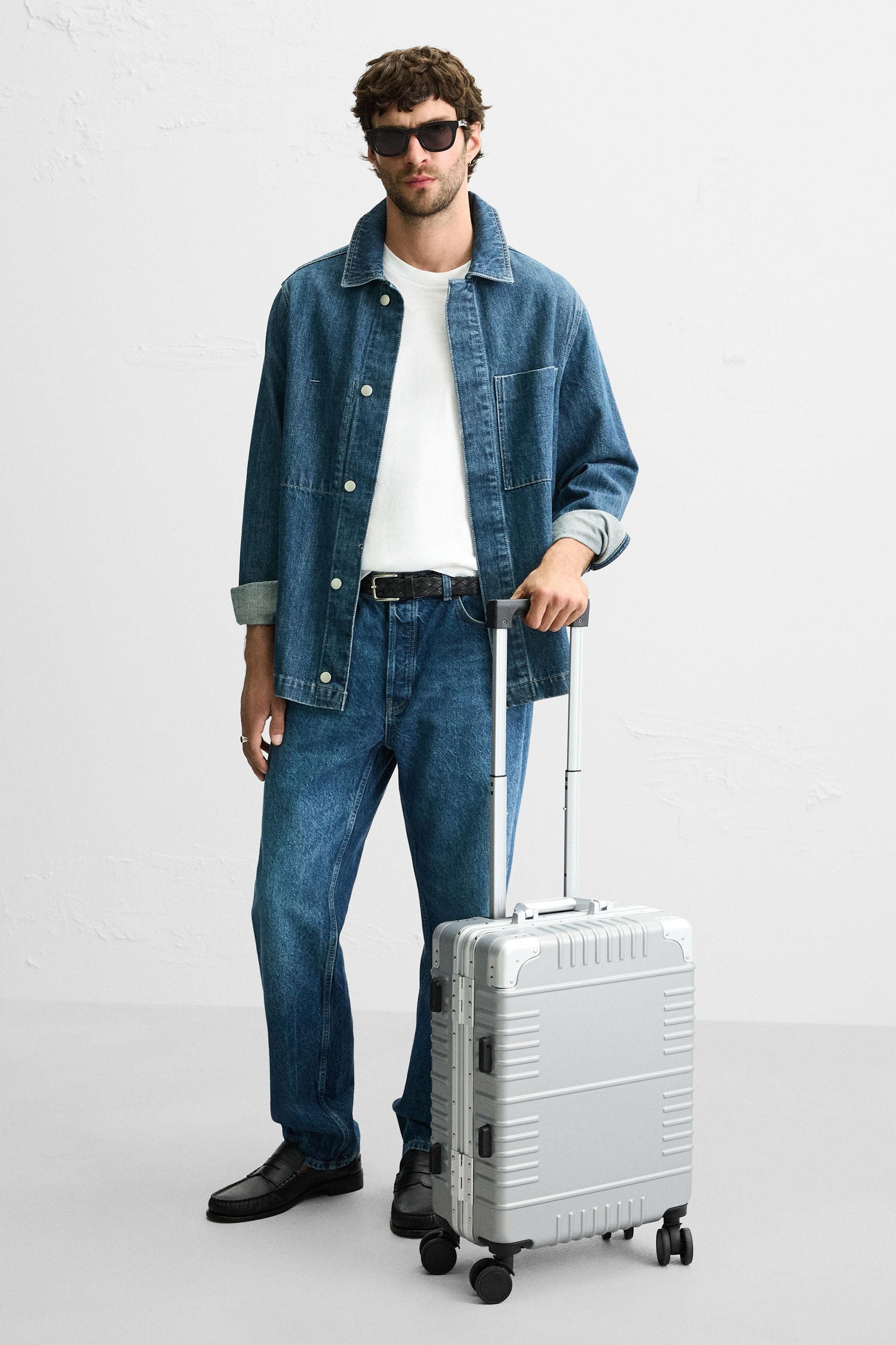 TRAVEL SUITCASE