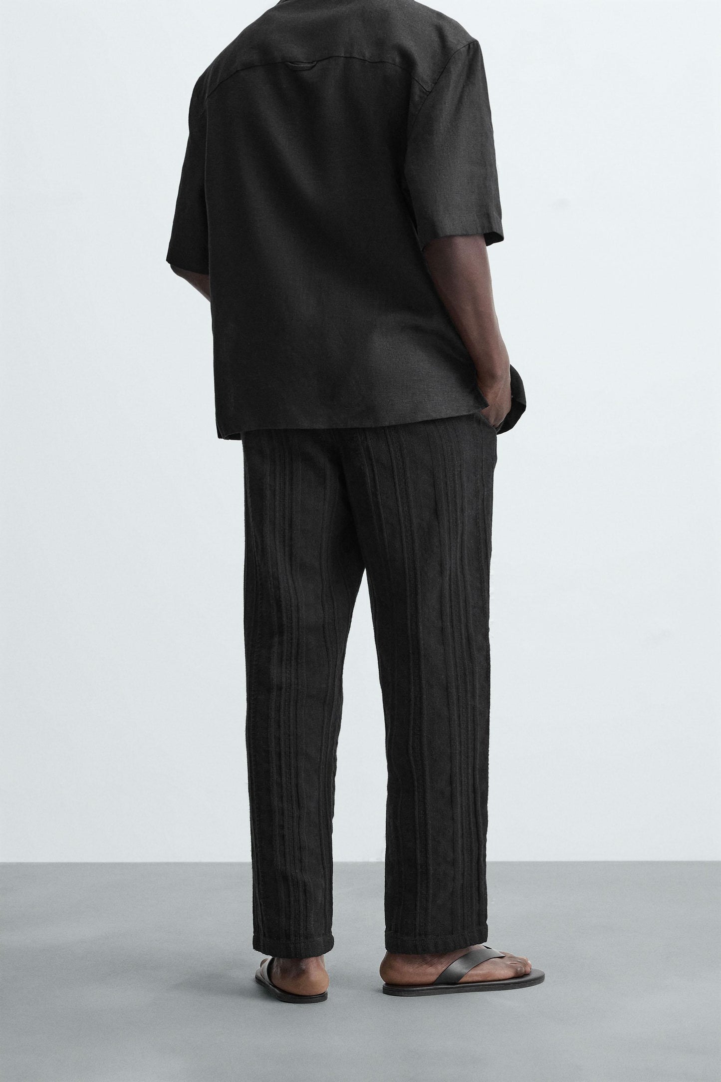 TEXTURED RELAXED FIT PANTS