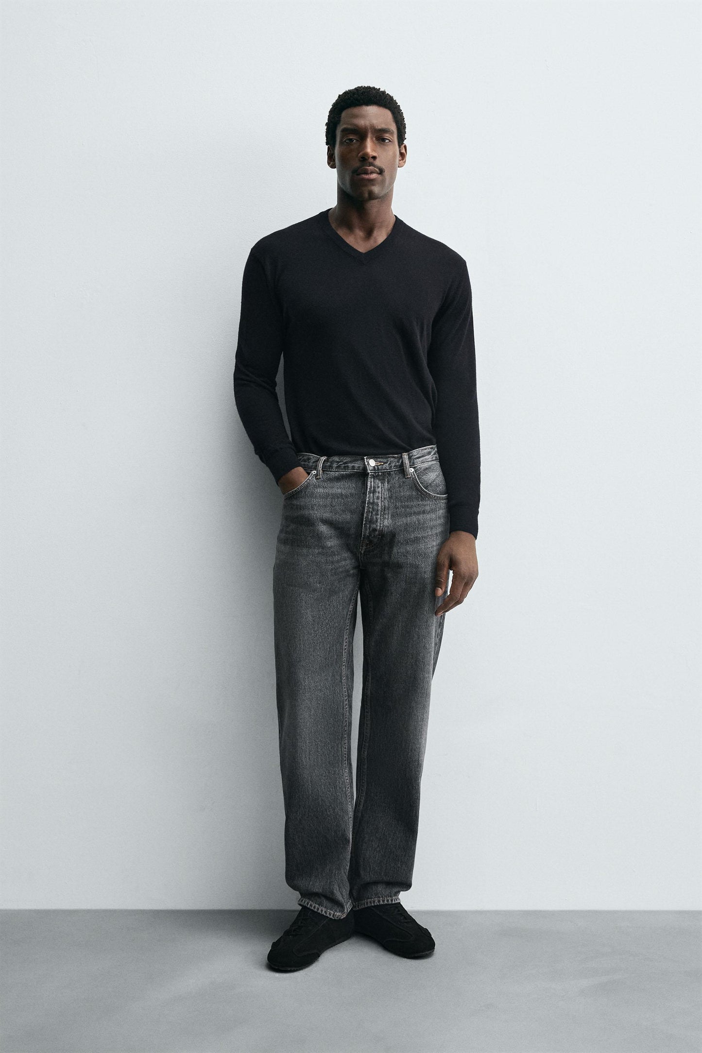 STRAIGHT FIT JEANS
