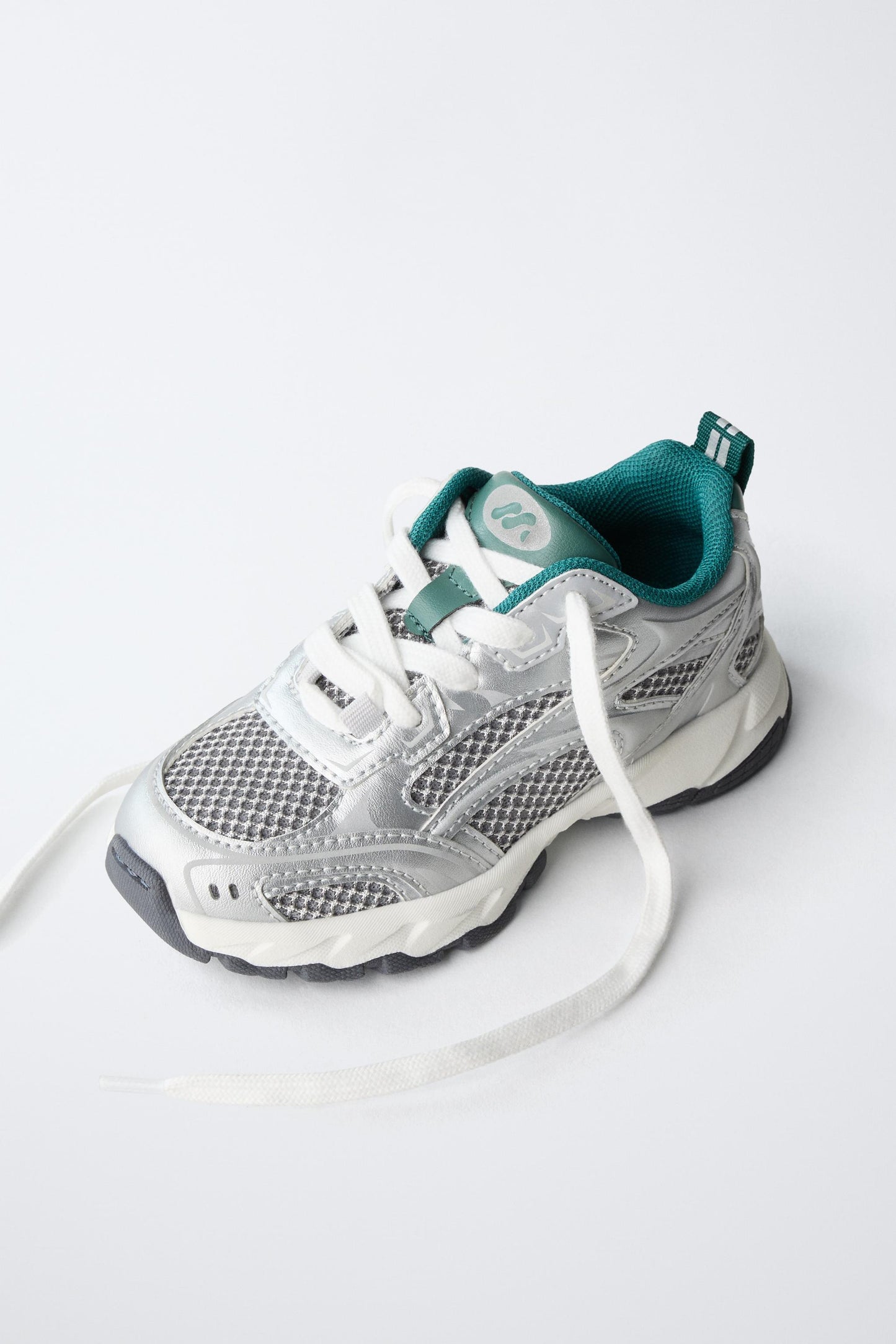 MESH SNEAKERS