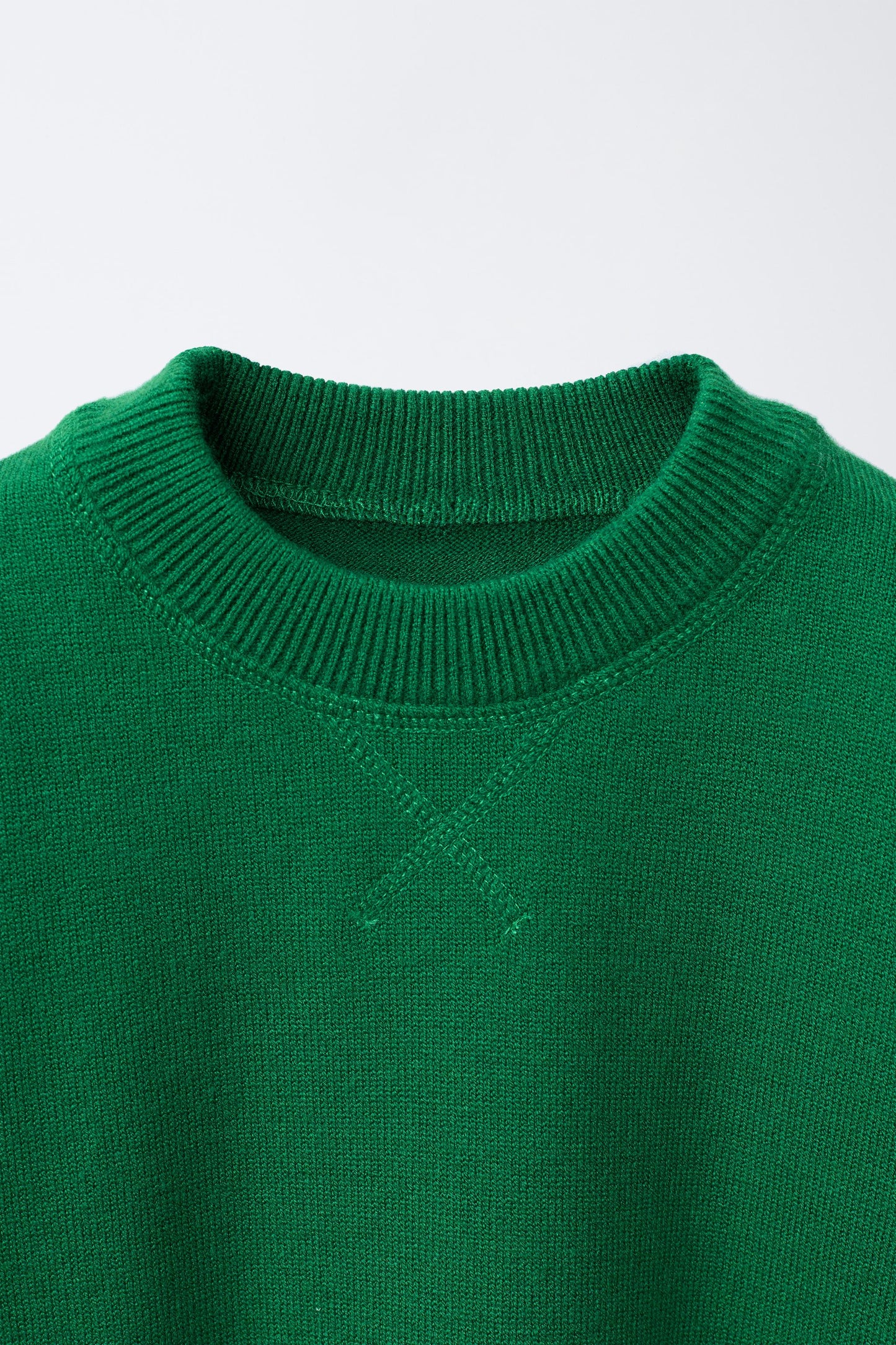 BASIC KNIT SWEATER