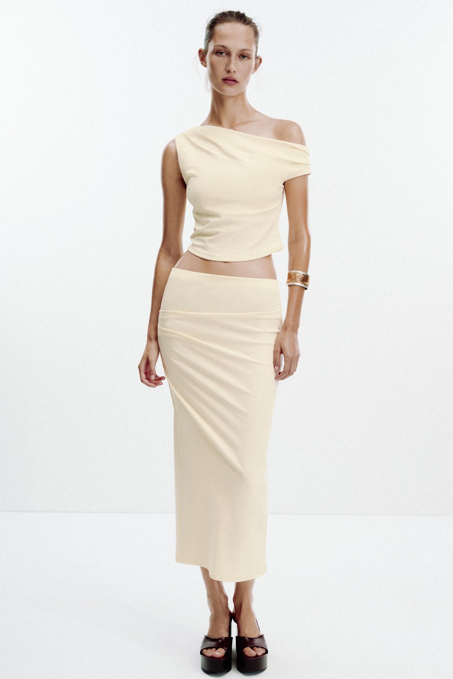 TEXTURED MIDI SKIRT