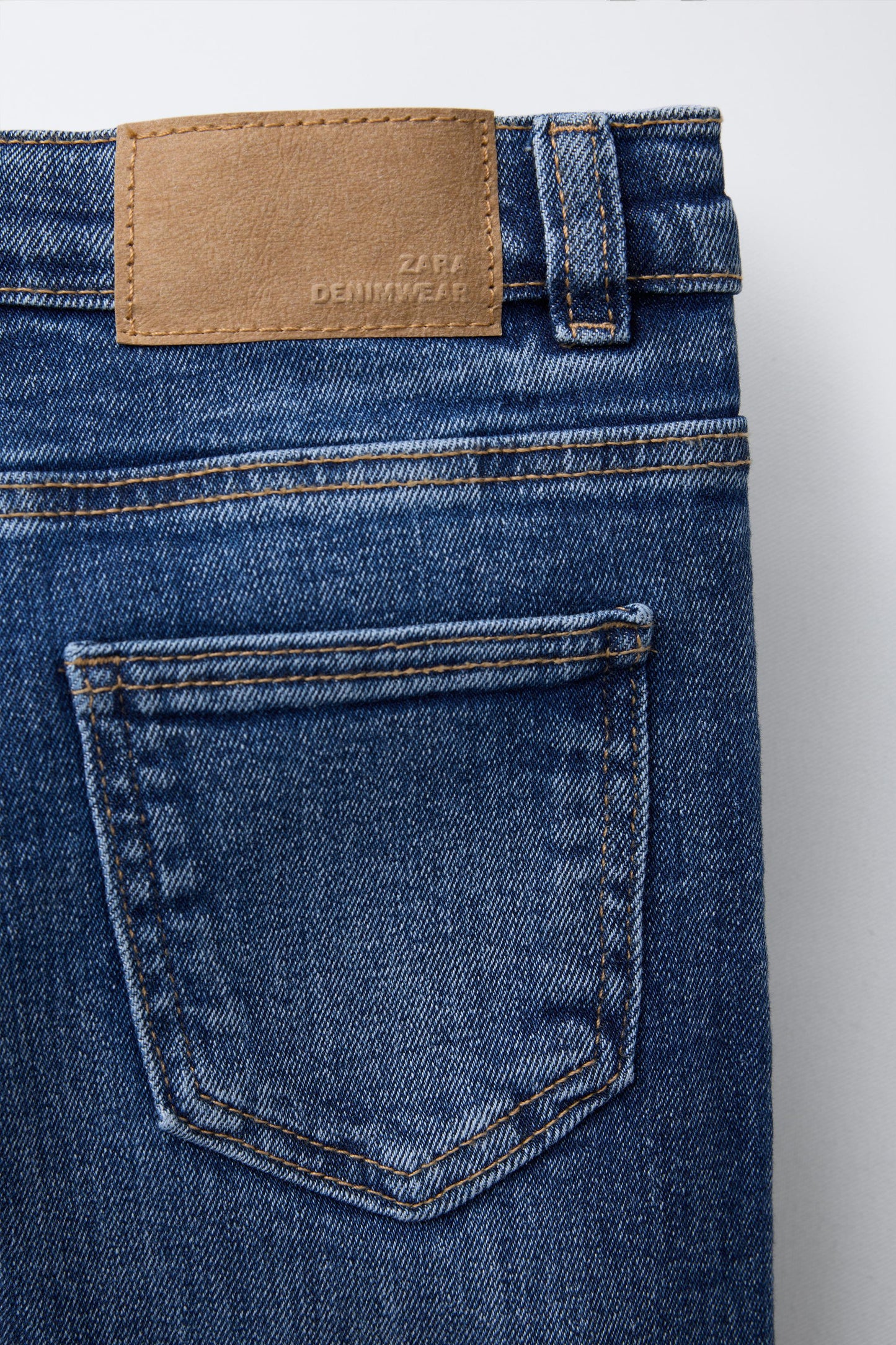 STRAIGHT FIT JEANS