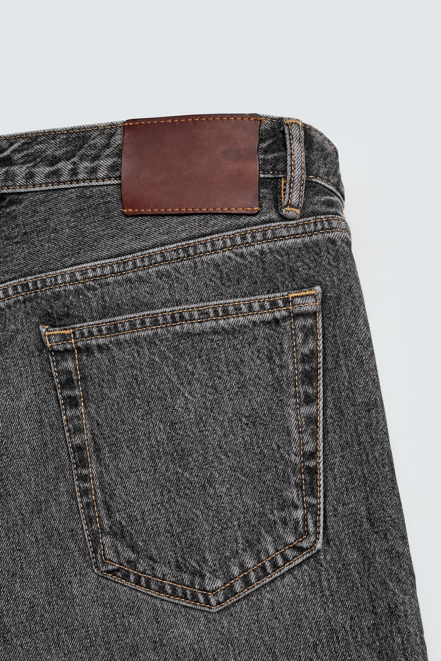 STRAIGHT FIT JEANS