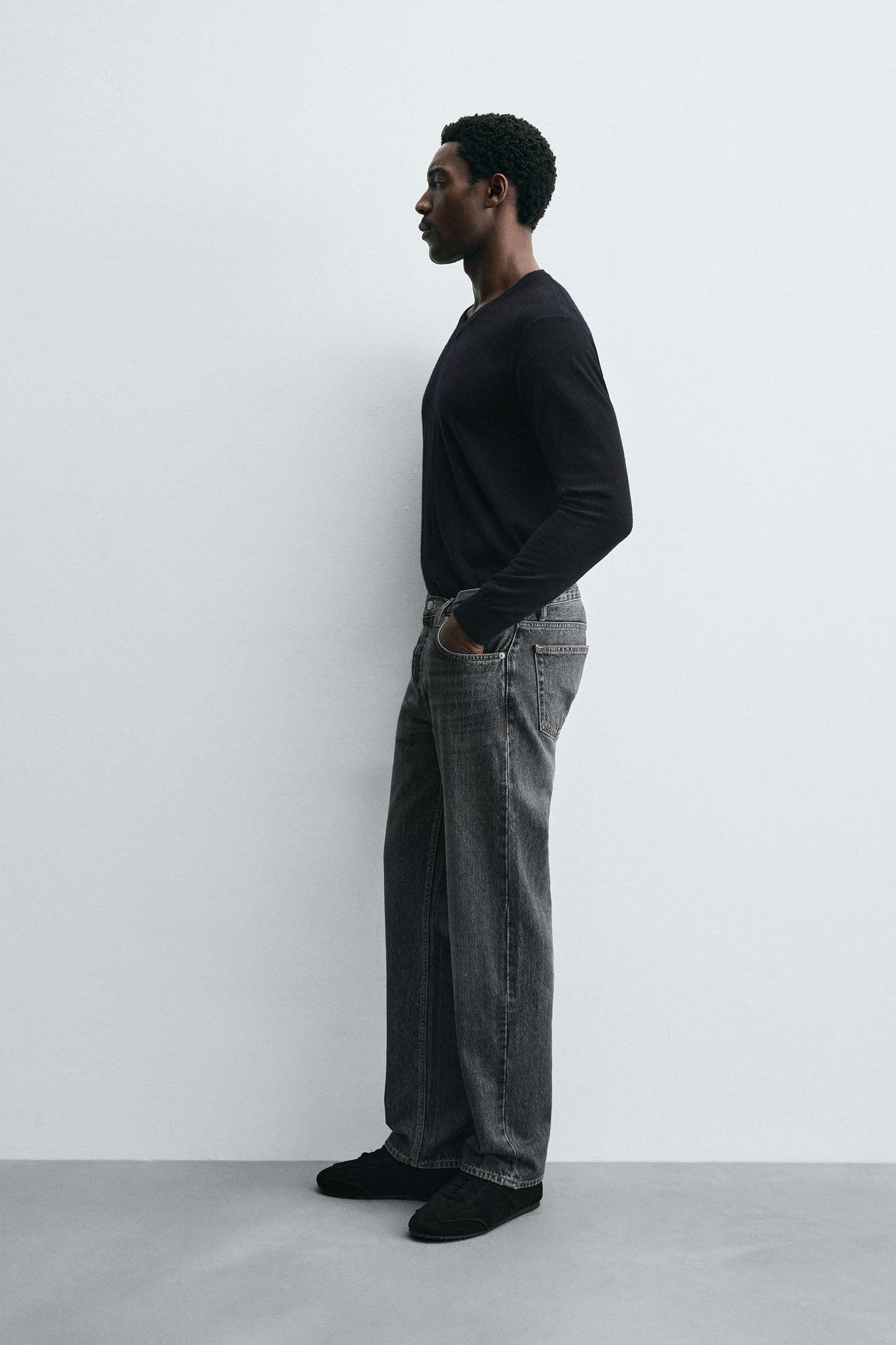 STRAIGHT FIT JEANS