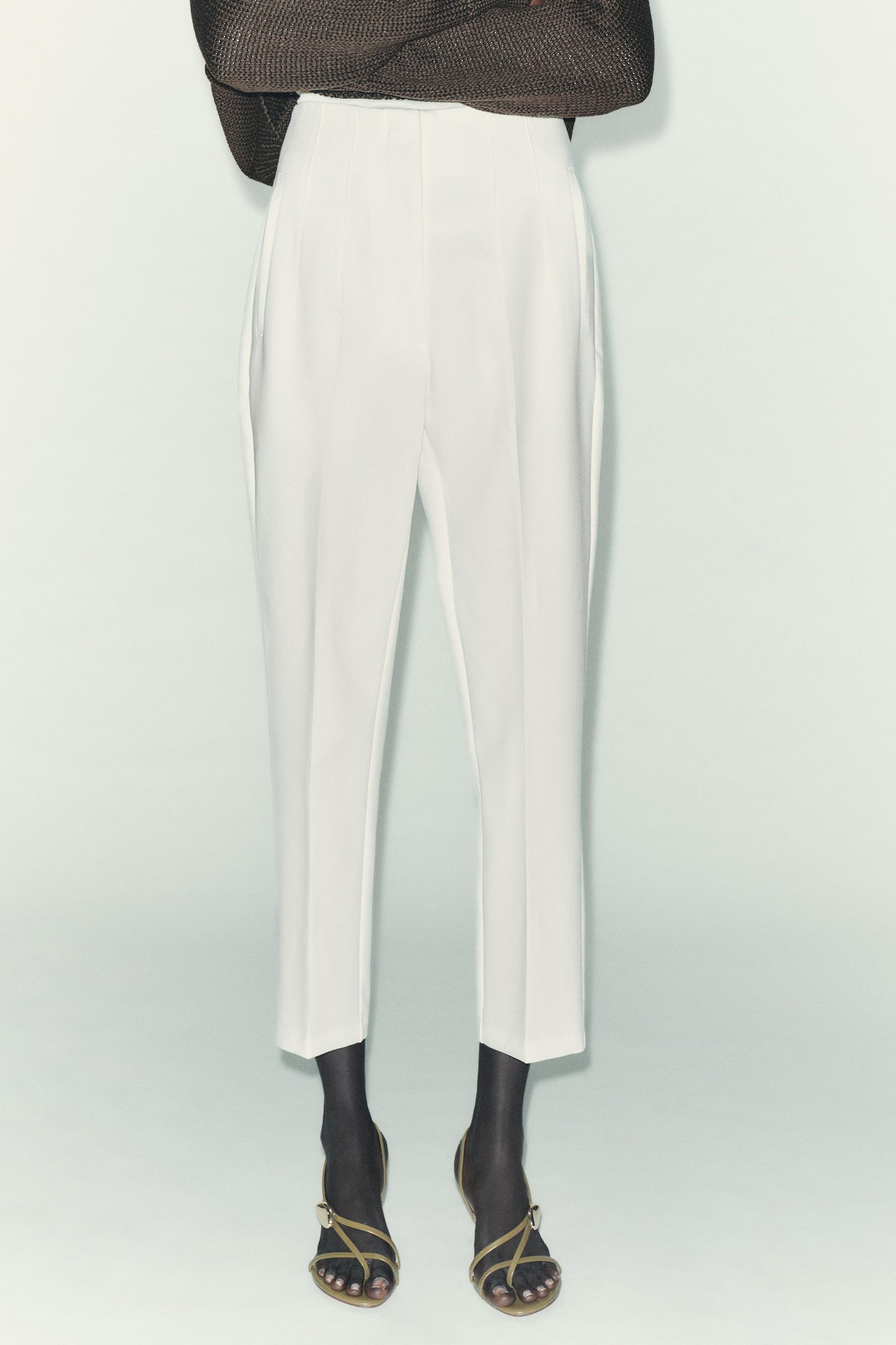 PANTS WITH A HIGH WAIST