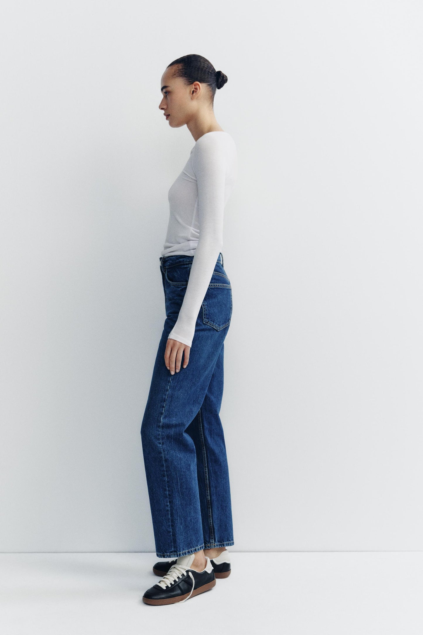 HIGH-WAISTED TRF MOM FIT JEANS