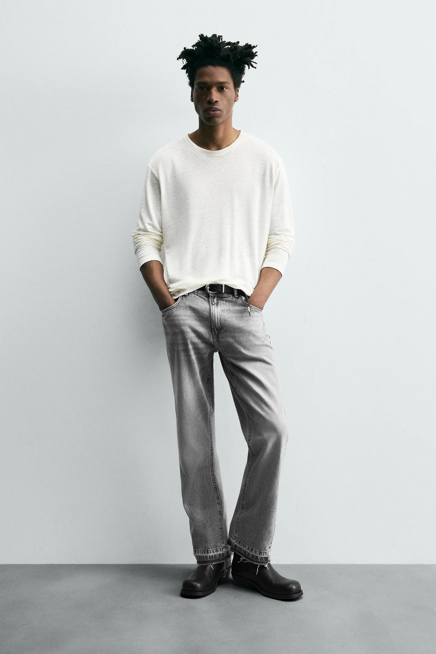 FLARE FIT JEANS
