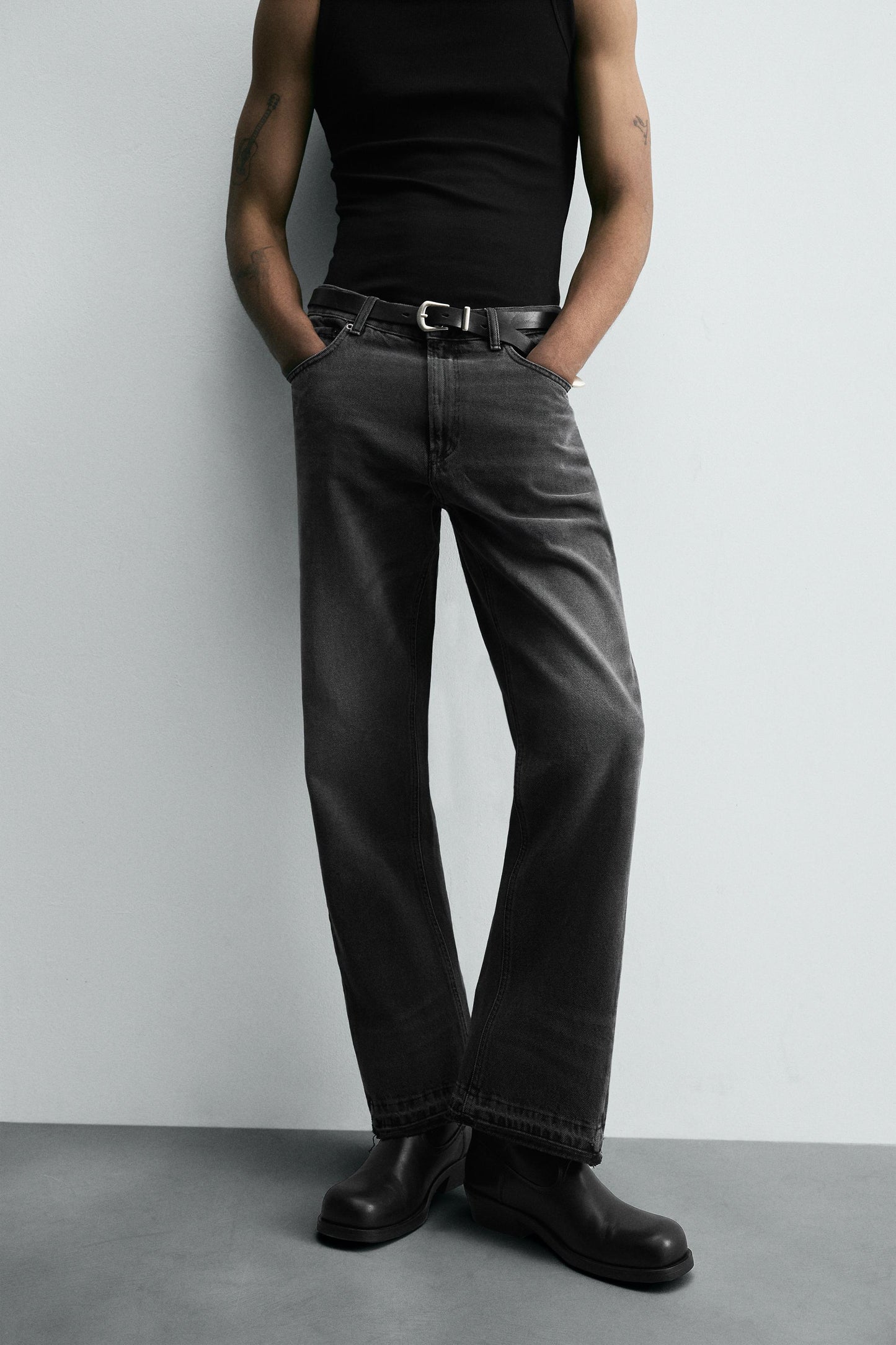 FLARE FIT JEANS
