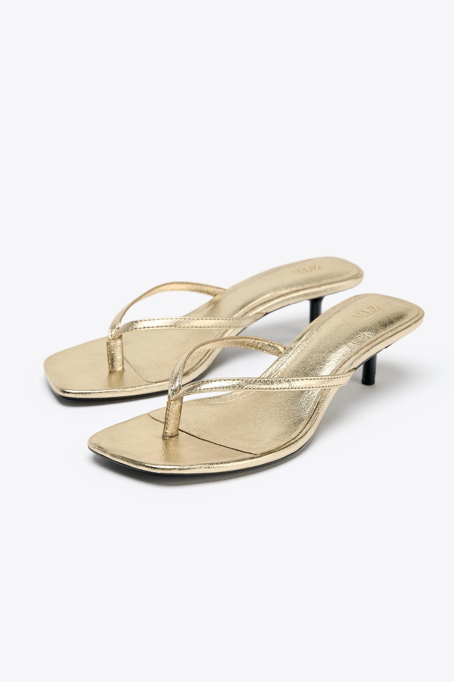 METALLIC EFFECT KITTEN SANDALS