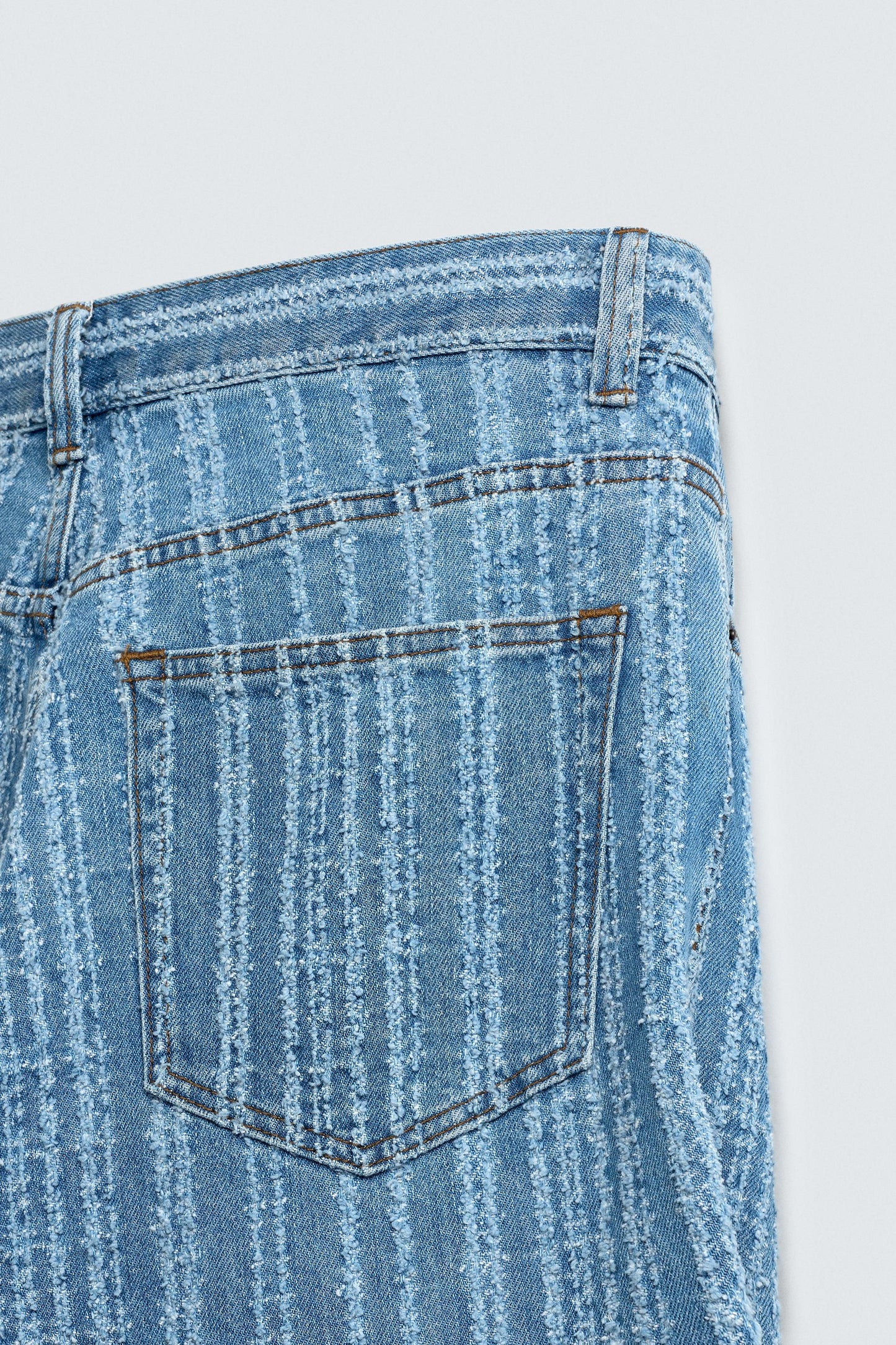 TEXTURED STRIPED JEANS