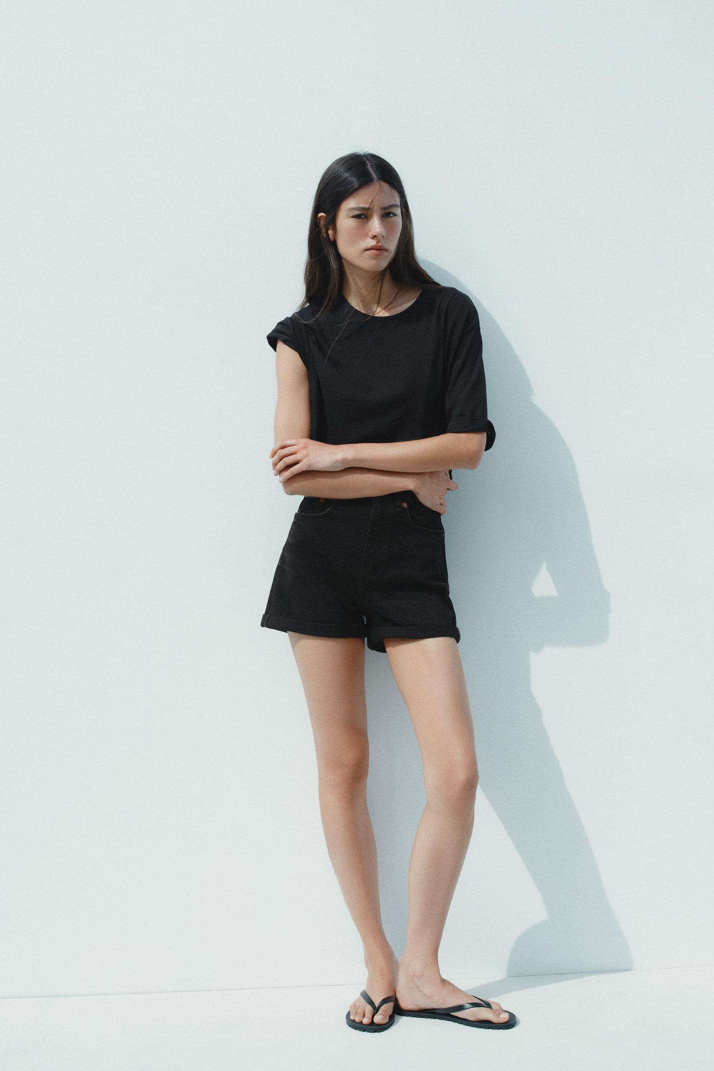 HIGH-WAISTED MOM FIT SHORTS