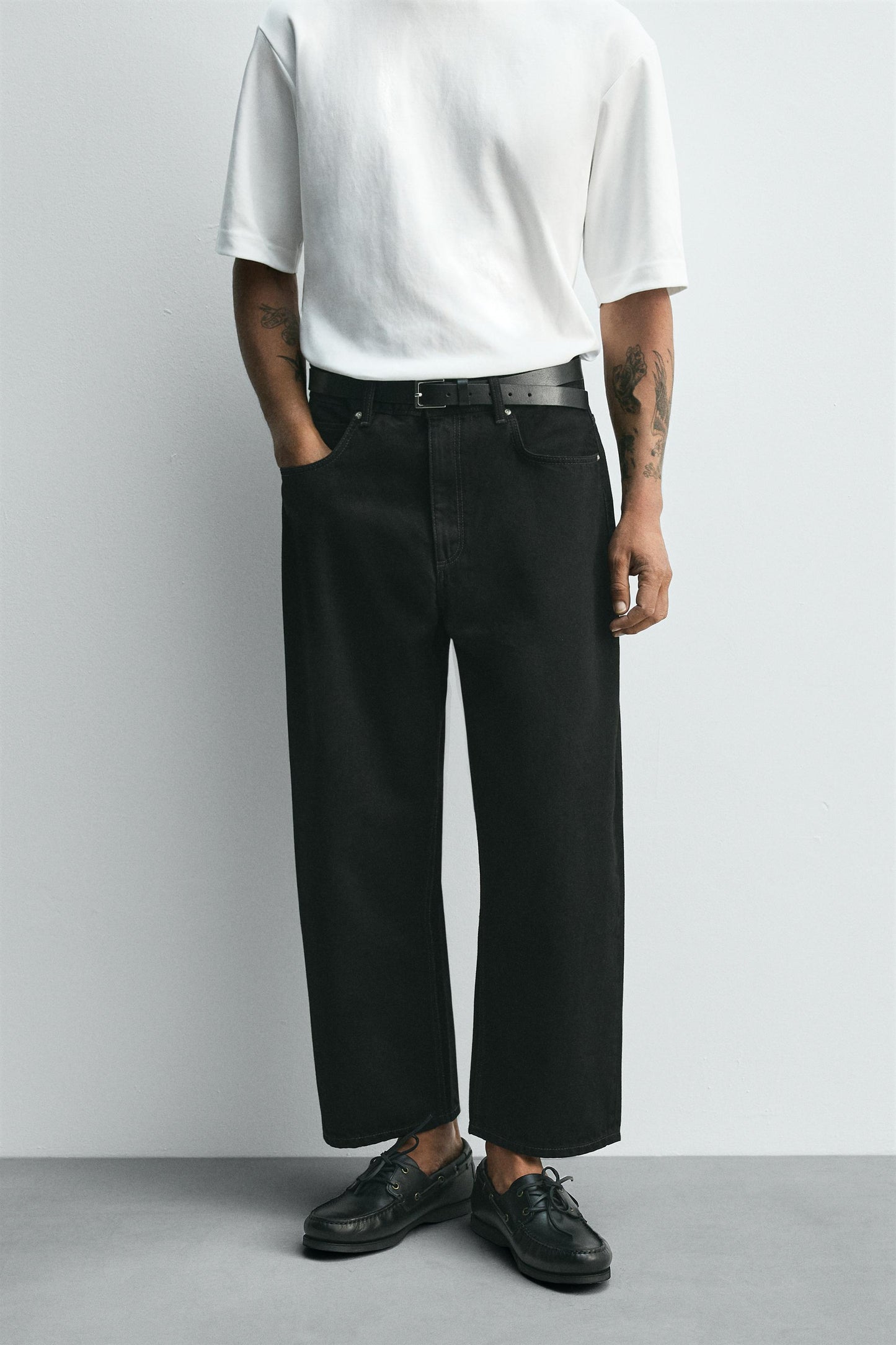 TAPERED WIDE FIT JEANS