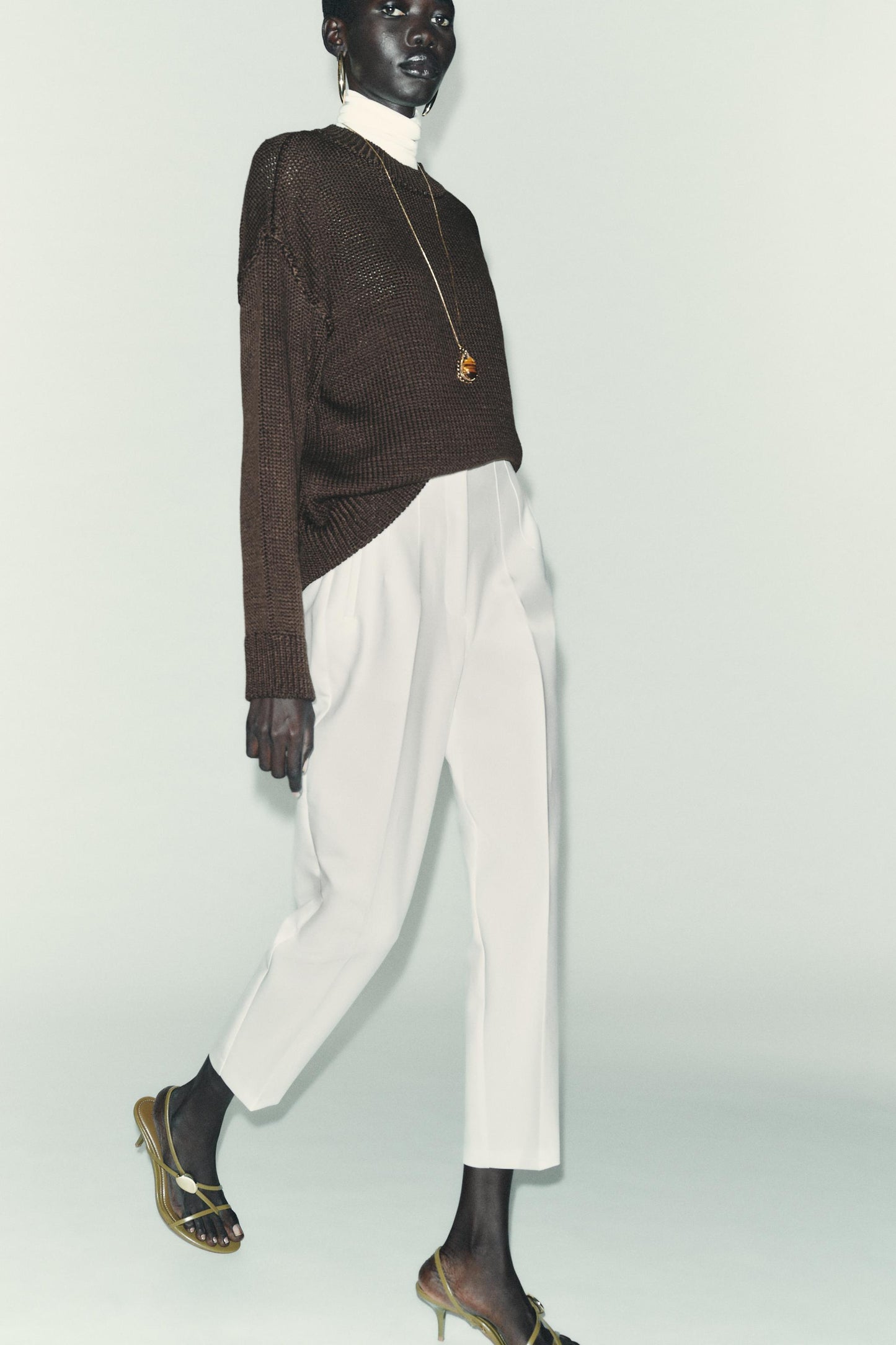 PANTS WITH A HIGH WAIST