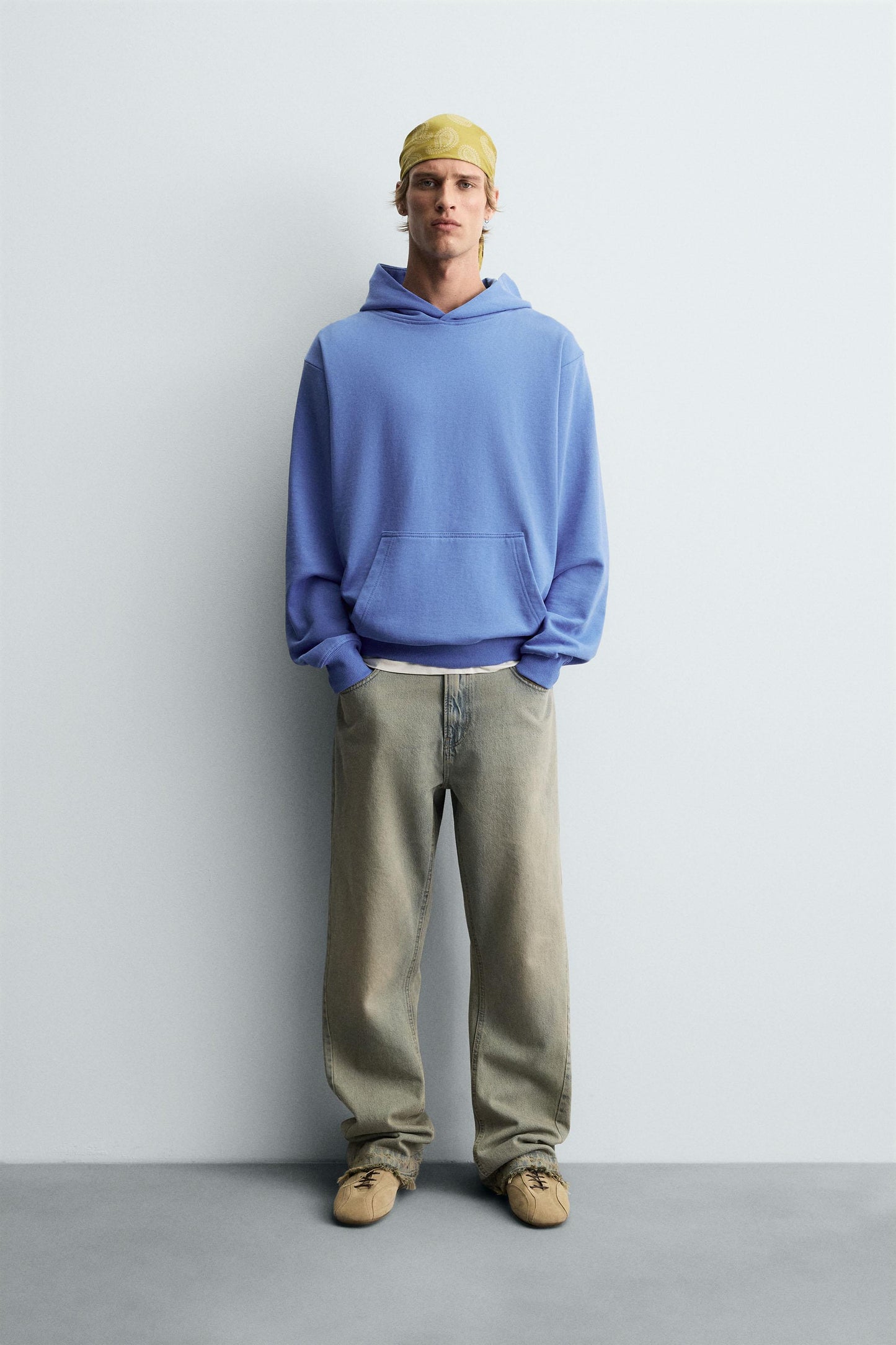 BASIC HOODIE SWEATSHIRT