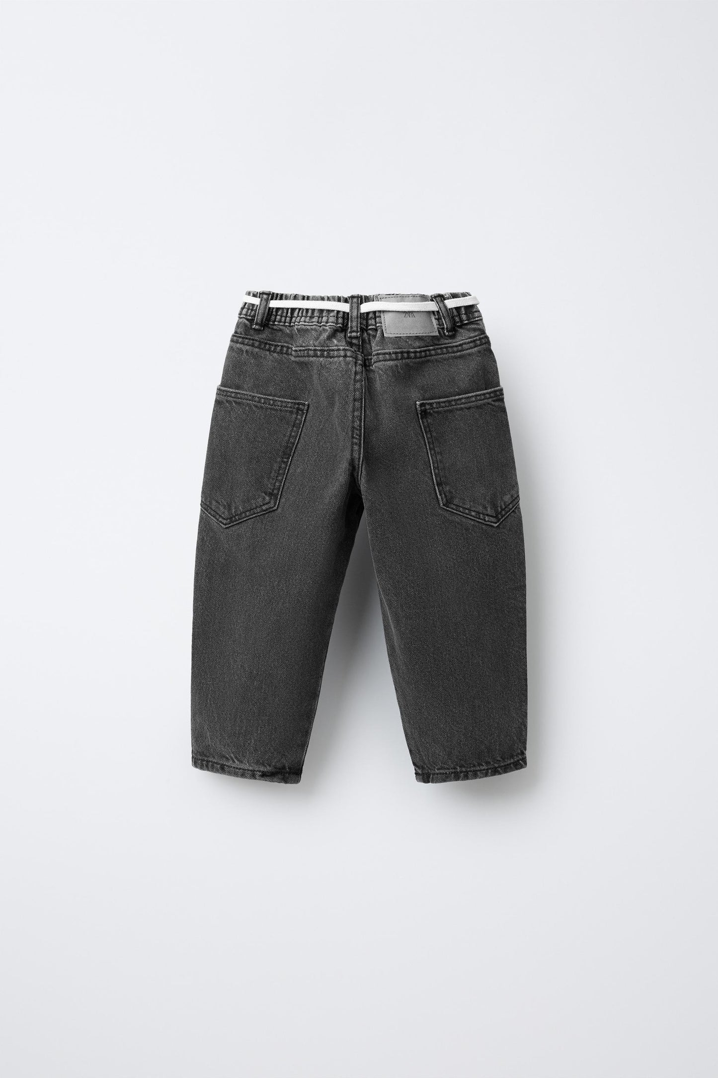 BAGGY JEANS WITH BELT