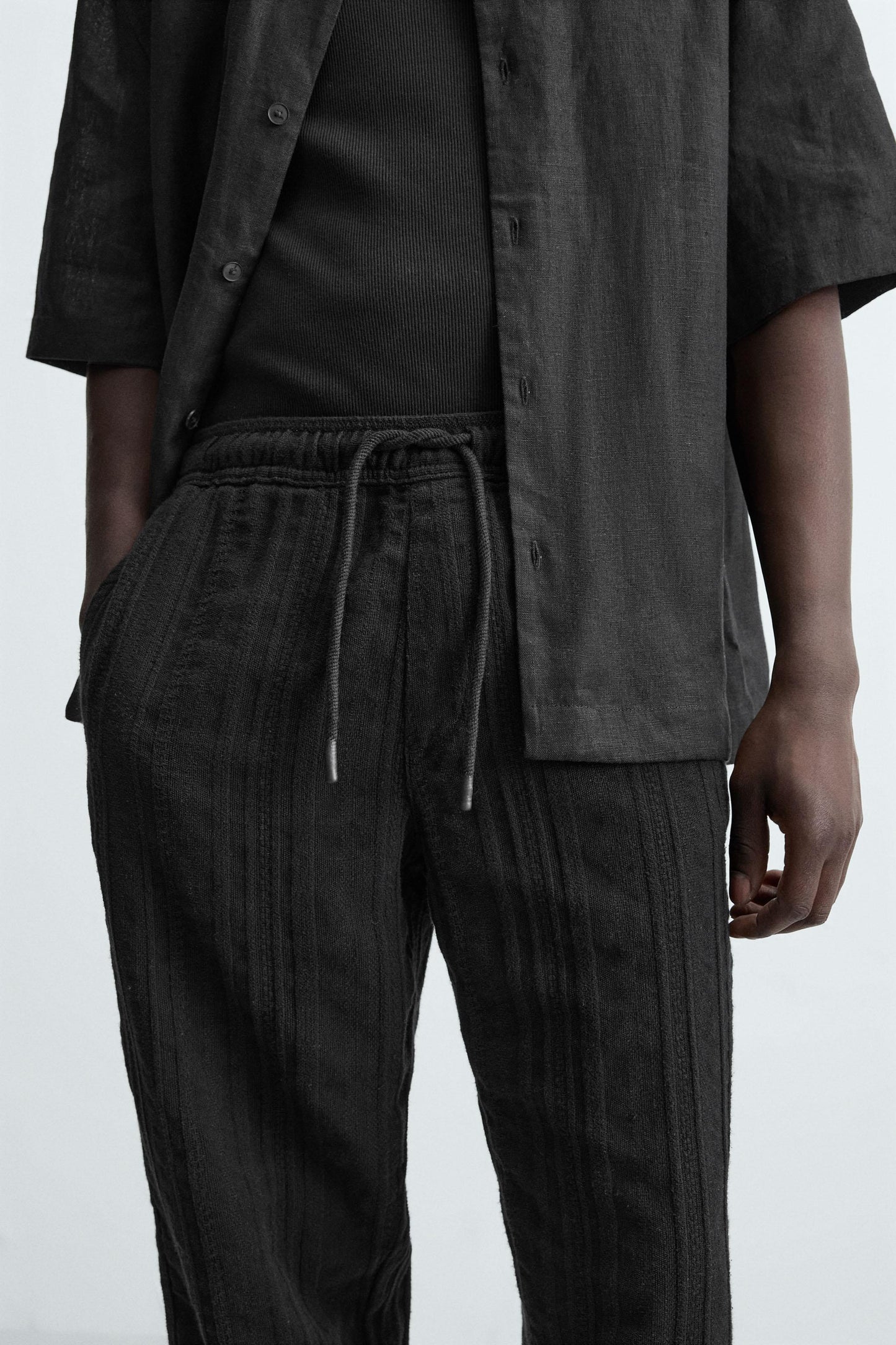 TEXTURED RELAXED FIT PANTS