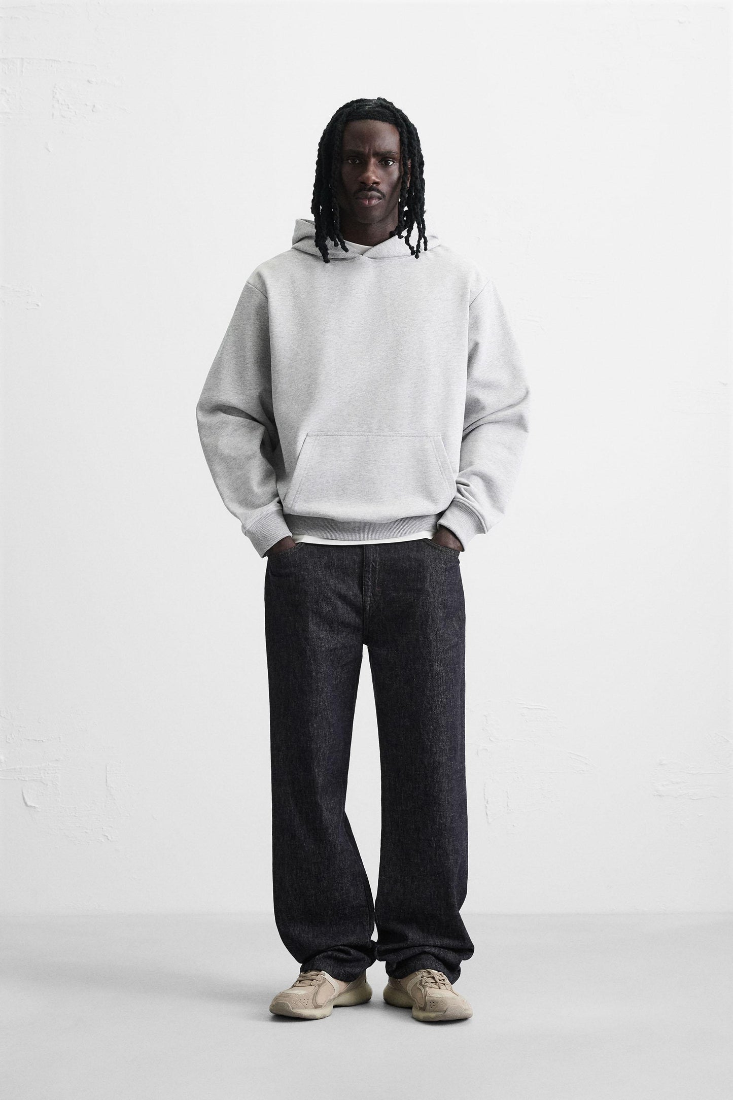 BASIC HOODIE SWEATSHIRT