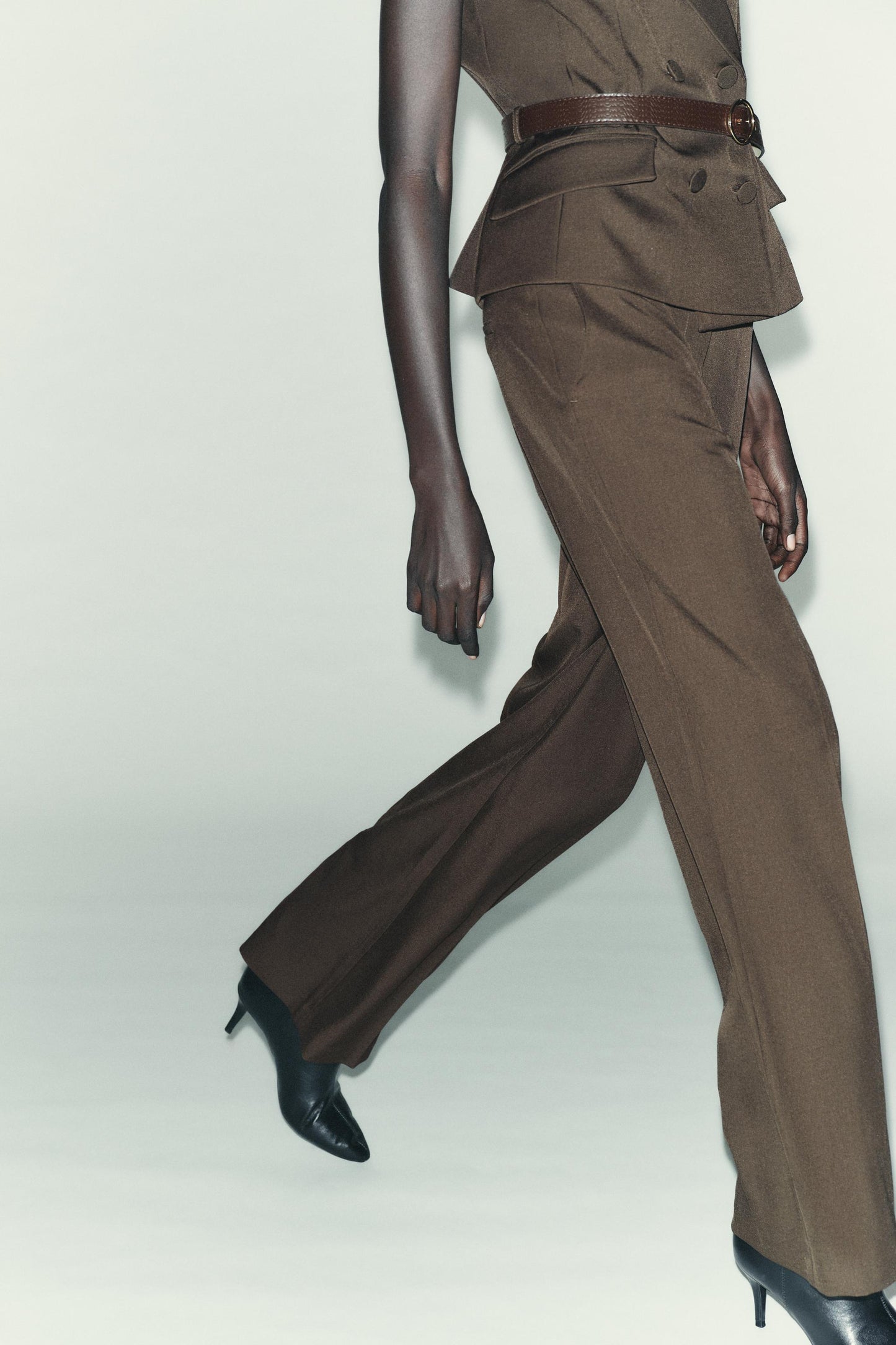 HIGH-WAISTED STRAIGHT LEG PANTS