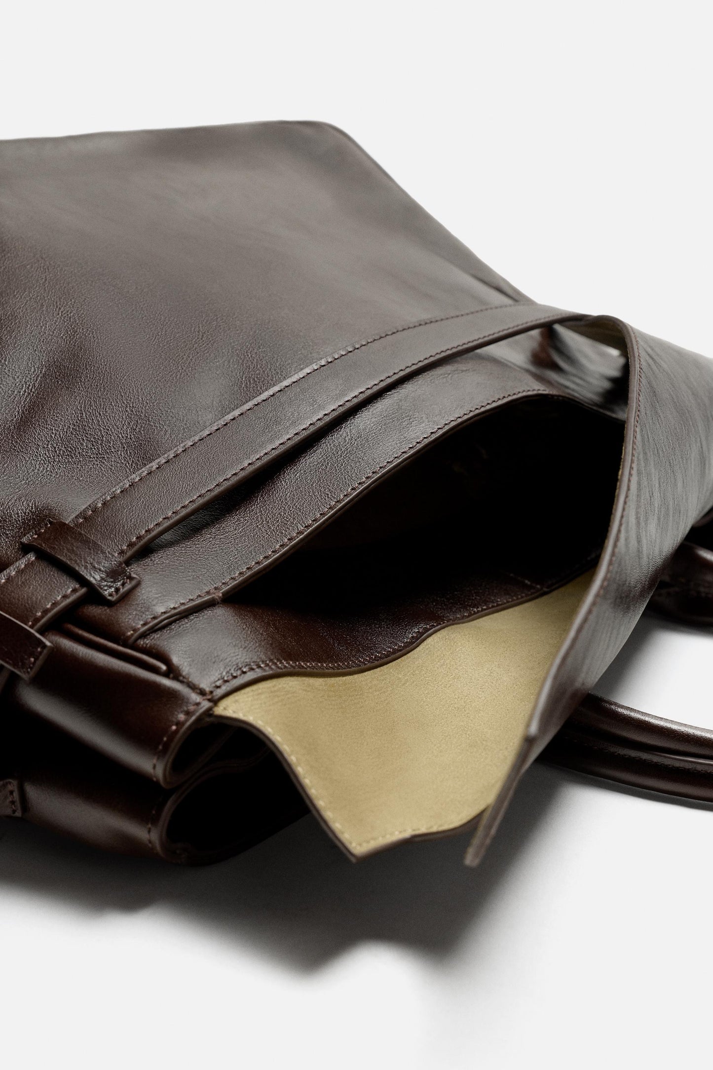 LEATHER HANDBAG