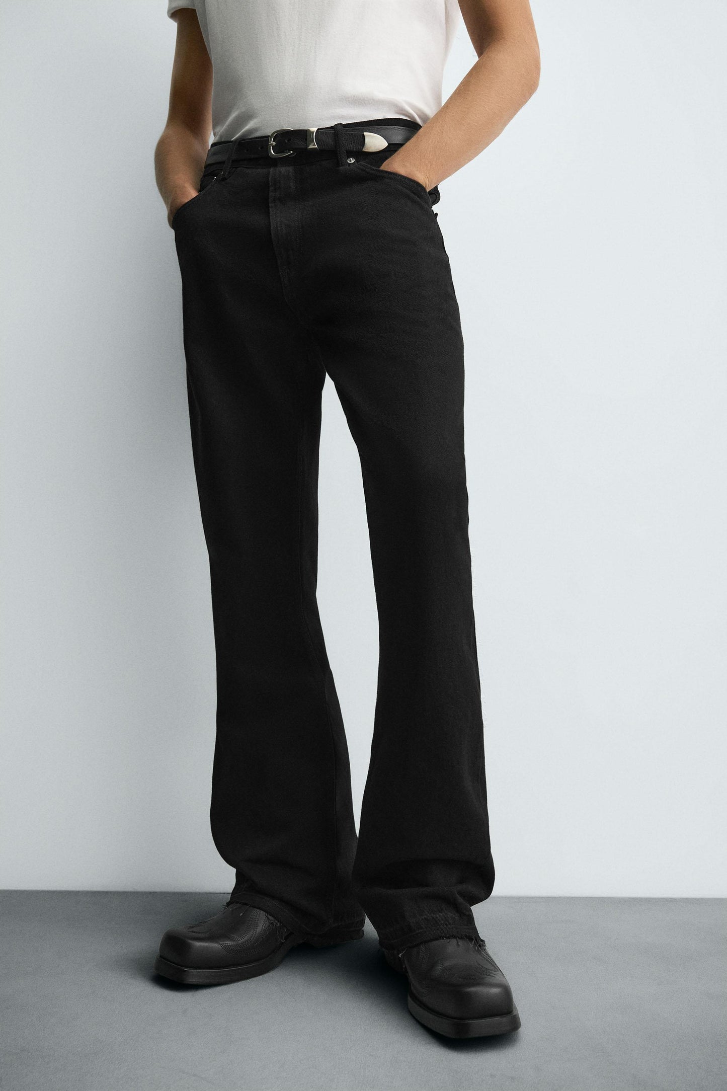 FLARE FIT JEANS