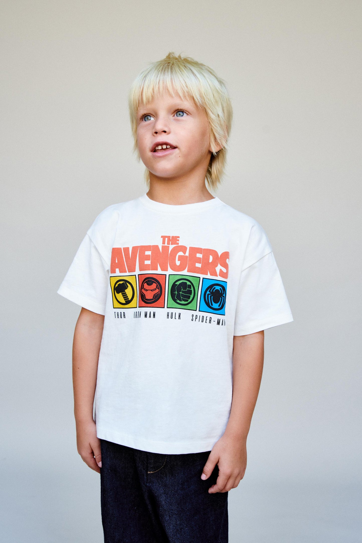 THE AVENGERS © MARVEL EMBOSSED T-SHIRT
