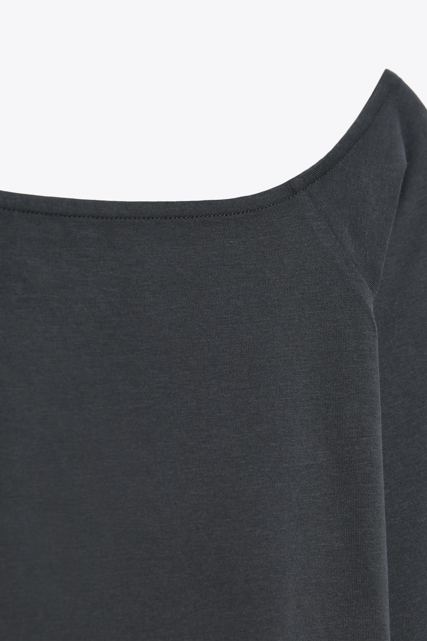 OFF-THE-SHOULDER TOP
