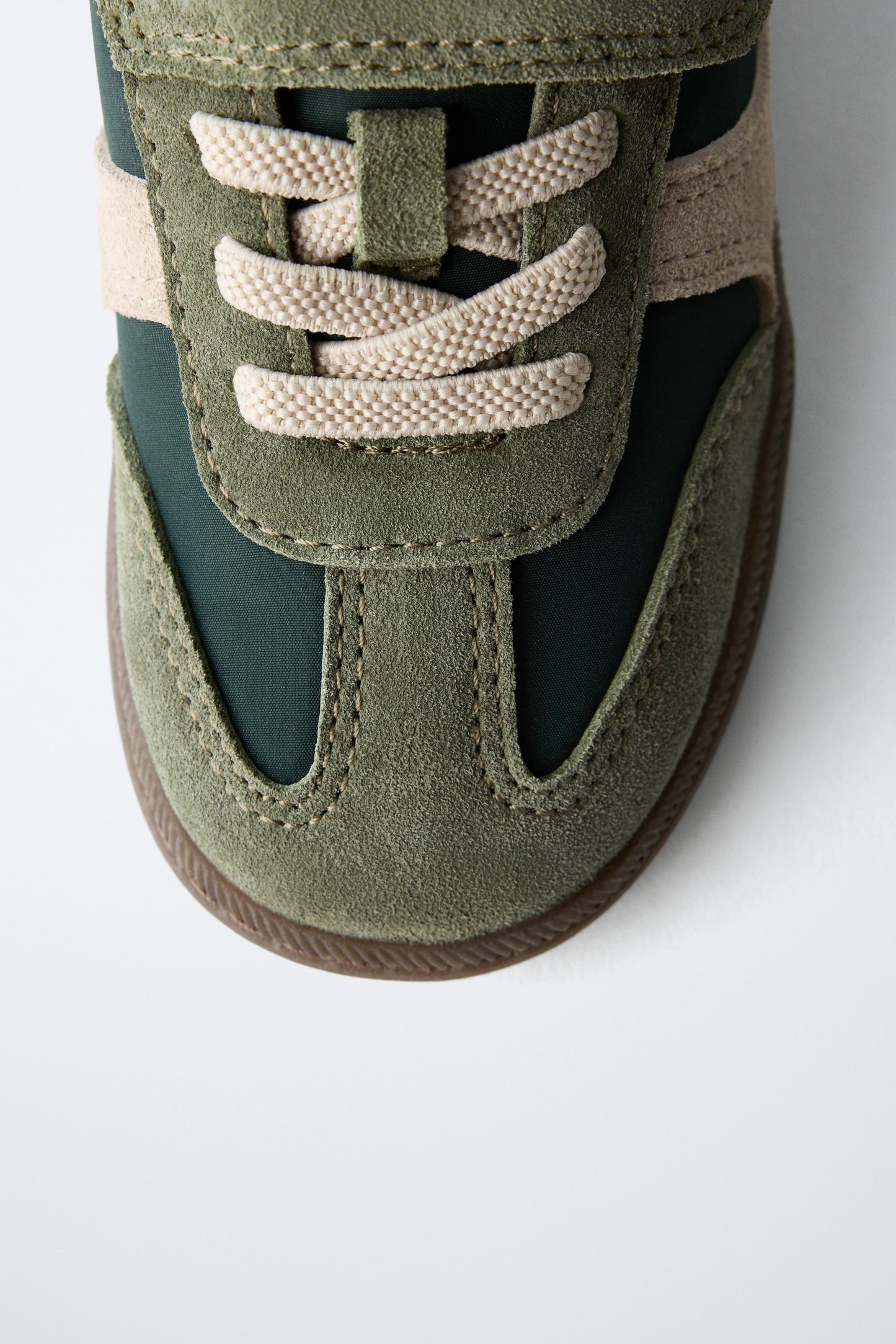 RETRO SNEAKERS