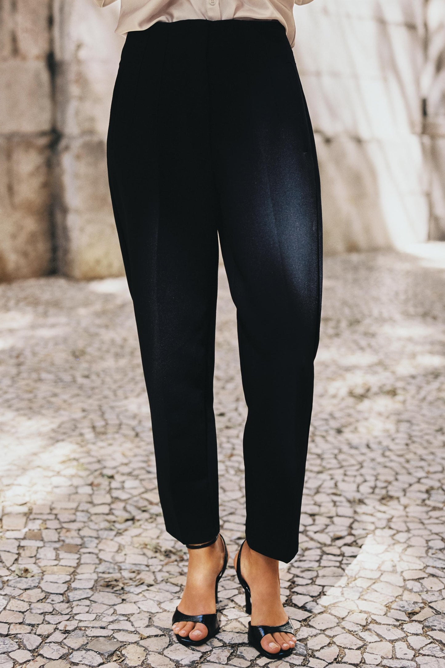 PANTS WITH A HIGH WAIST