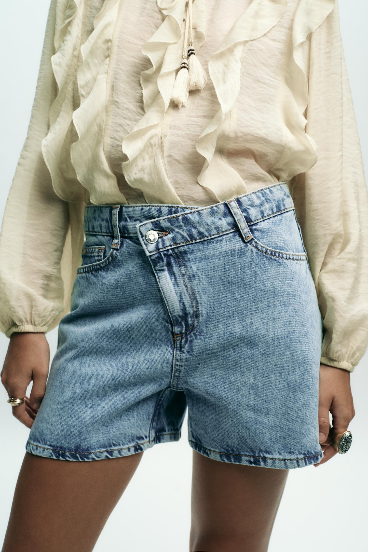 Z1975 HIGH-WAISTED CROSSOVER WAIST DENIM SHORTS
