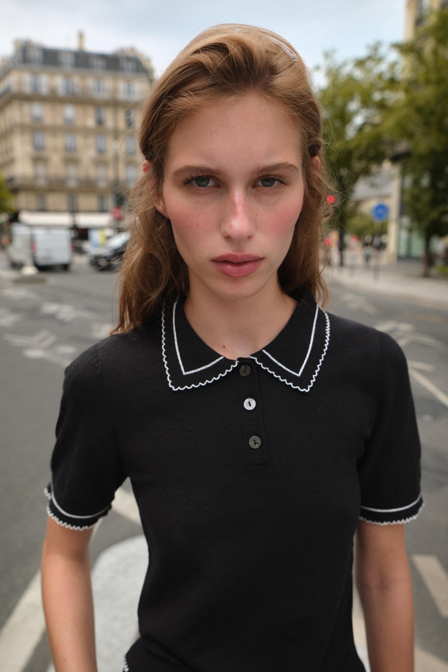 CONTRAST STITCH KNIT POLO TOP