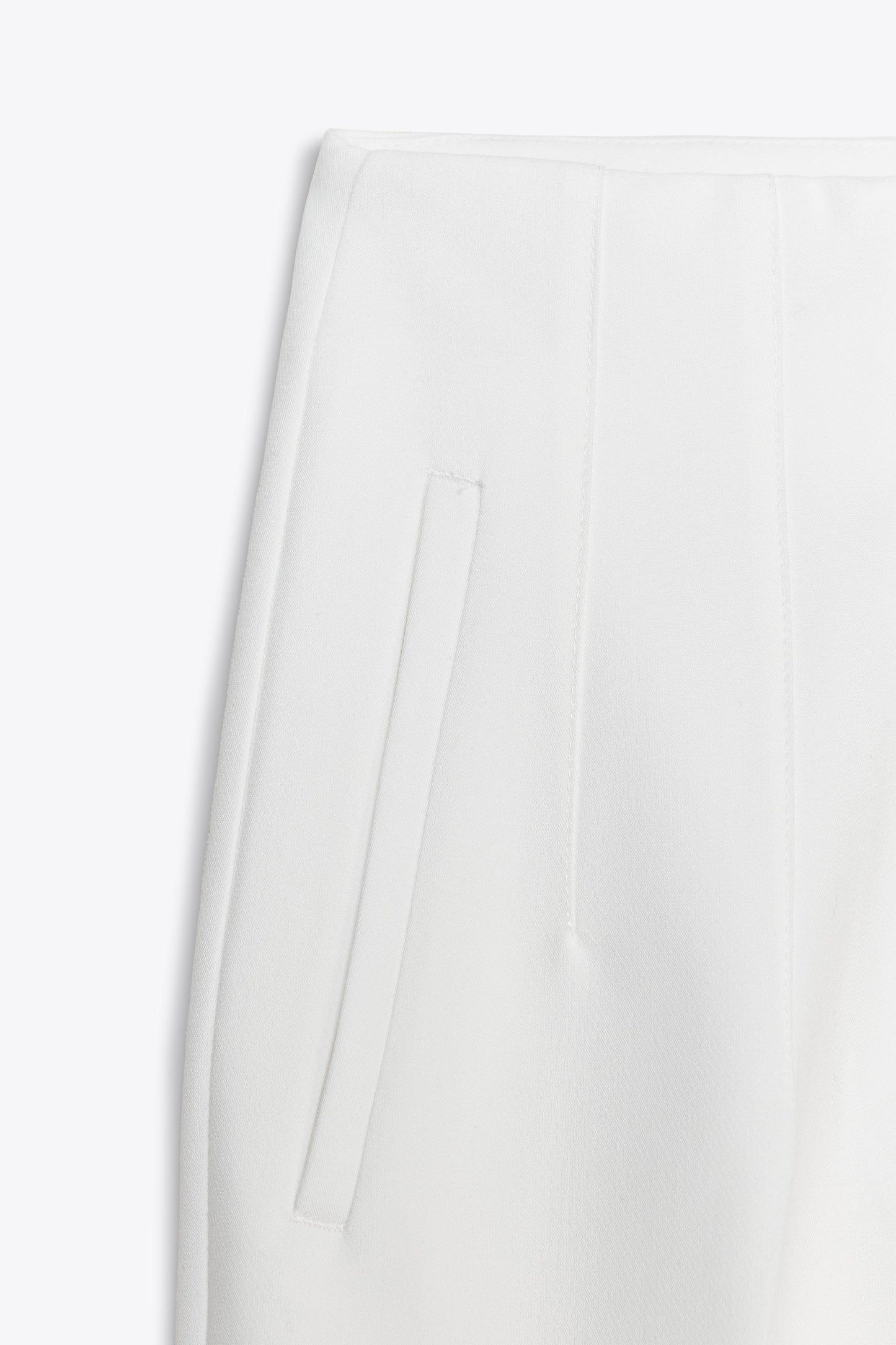 PANTS WITH A HIGH WAIST