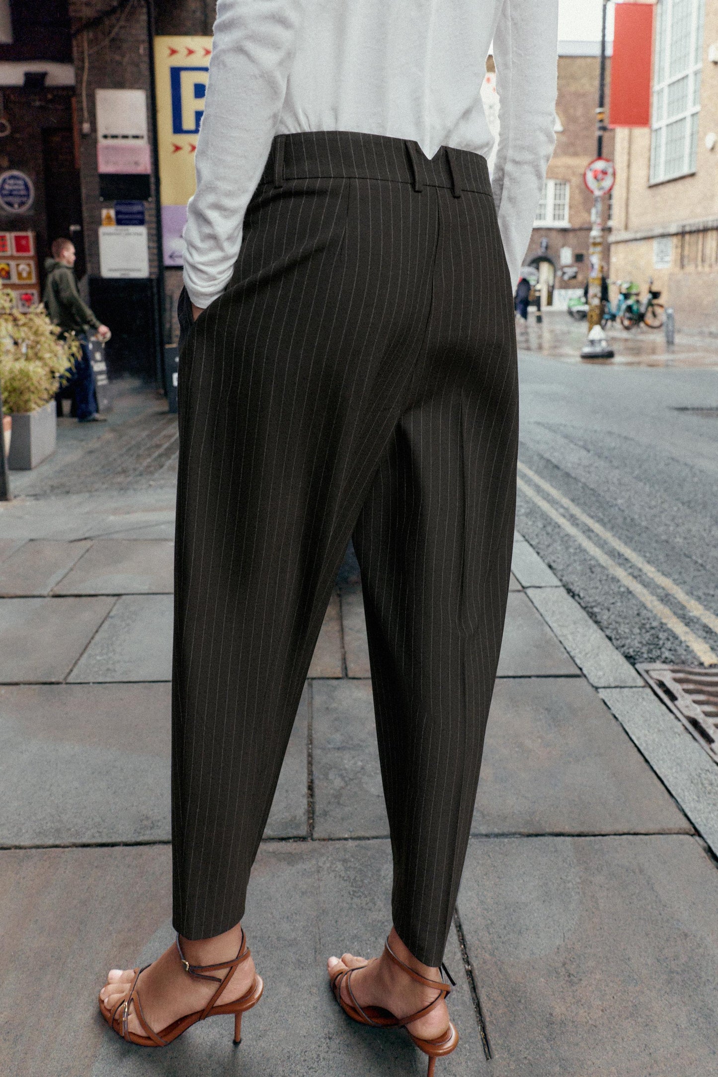 PLEATED TAPERED PANTS